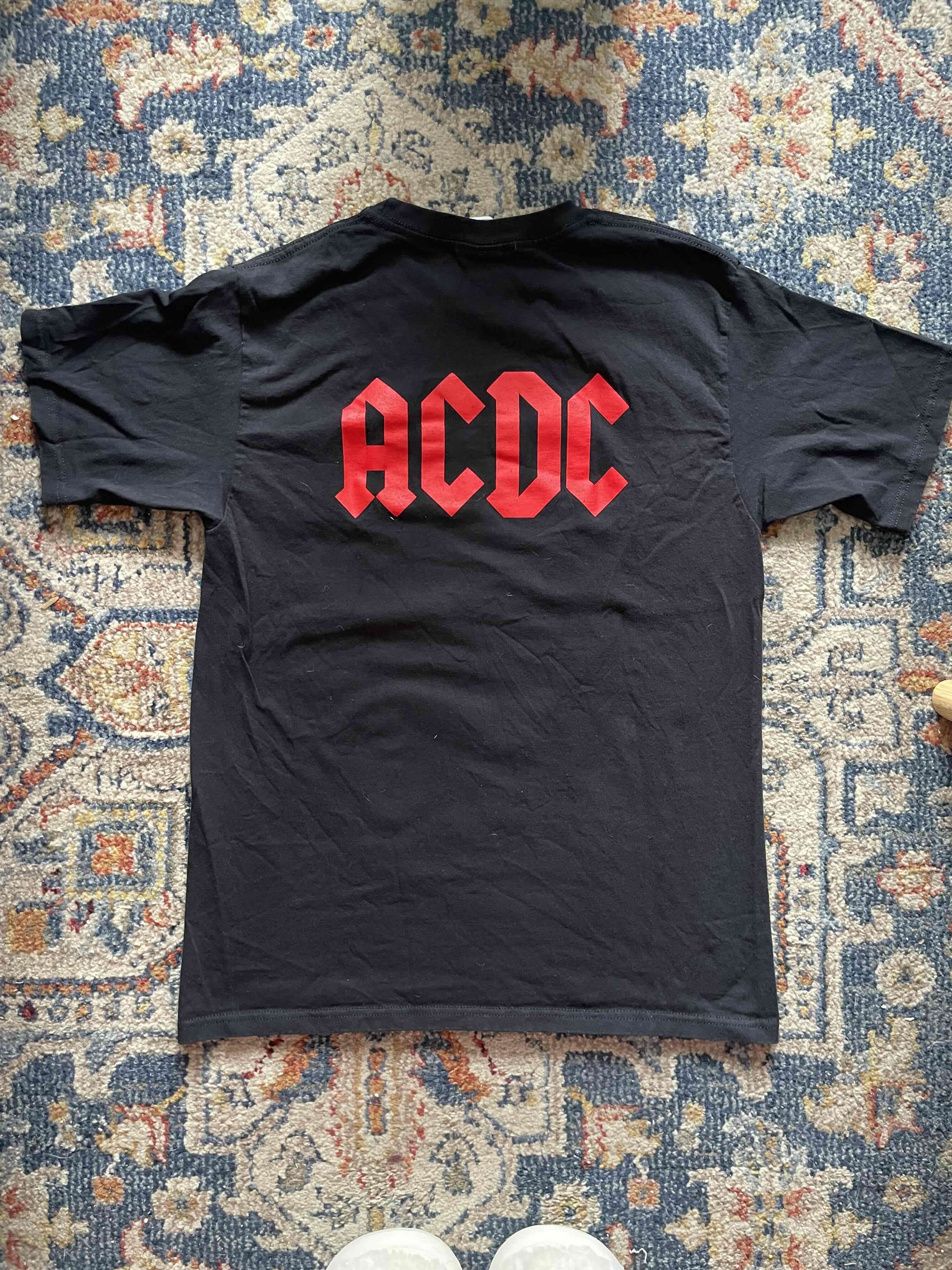 Polera negra AC/DC con diseño - miniatura 2