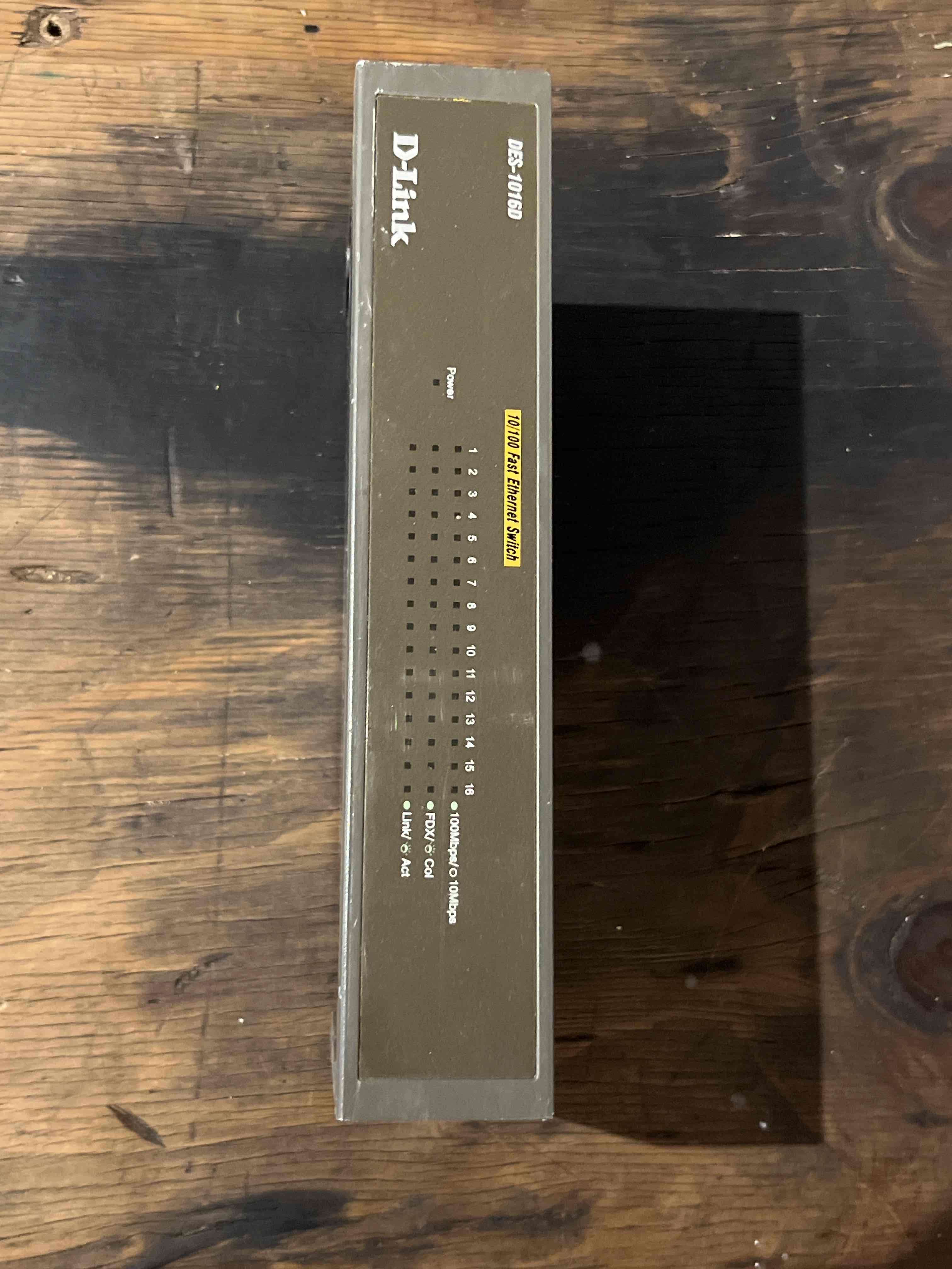 Switch D-Link DES-1016D - miniatura 1