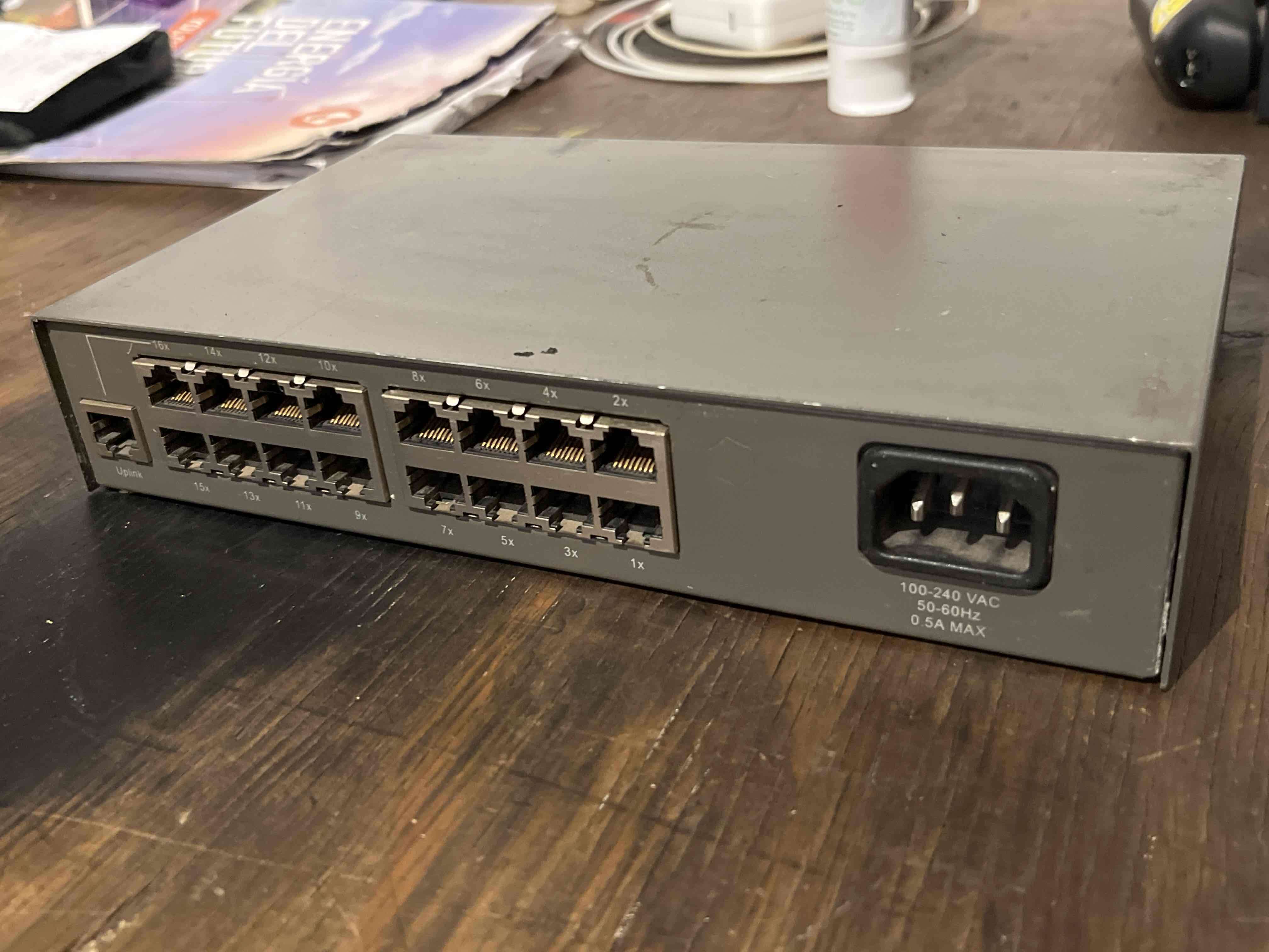 Switch D-Link DES-1016D - miniatura 2