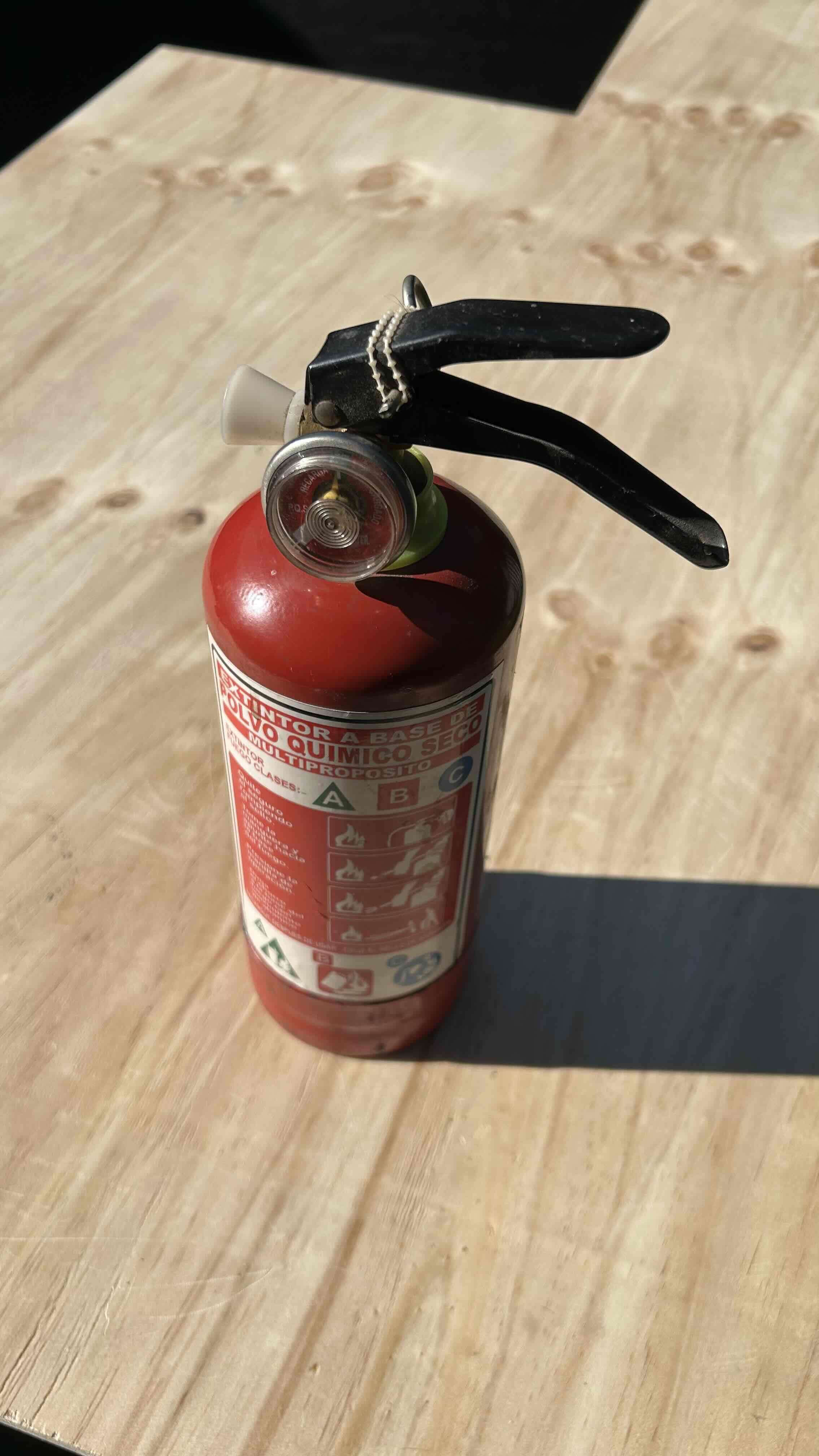 Extintor de polvo químico seco - miniatura 1