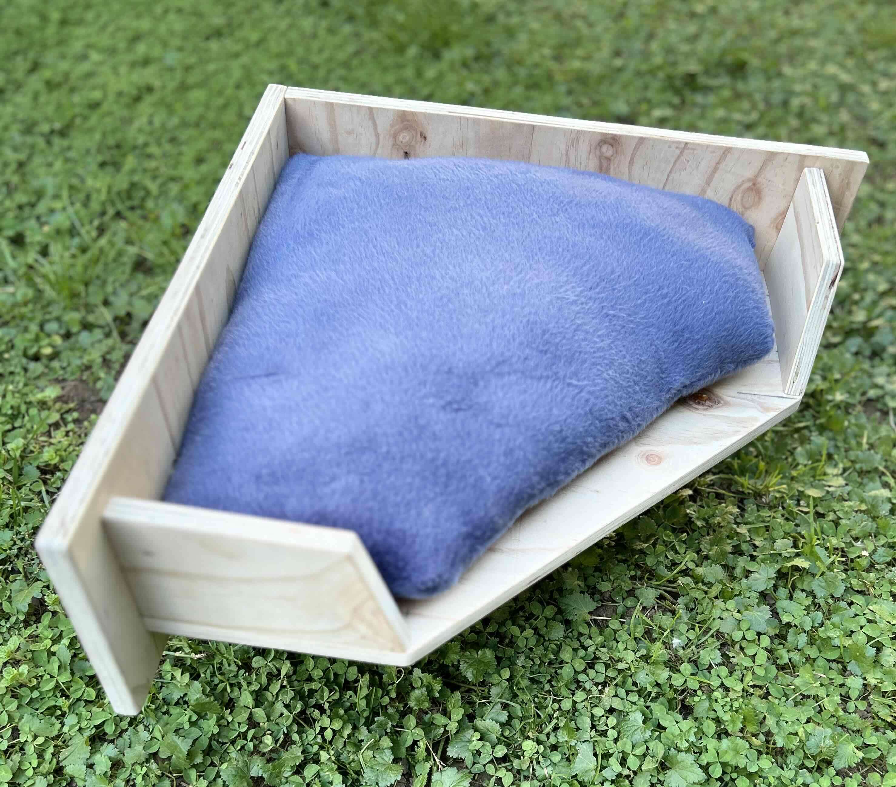 Cama de gato triangular con almohada - miniatura 3