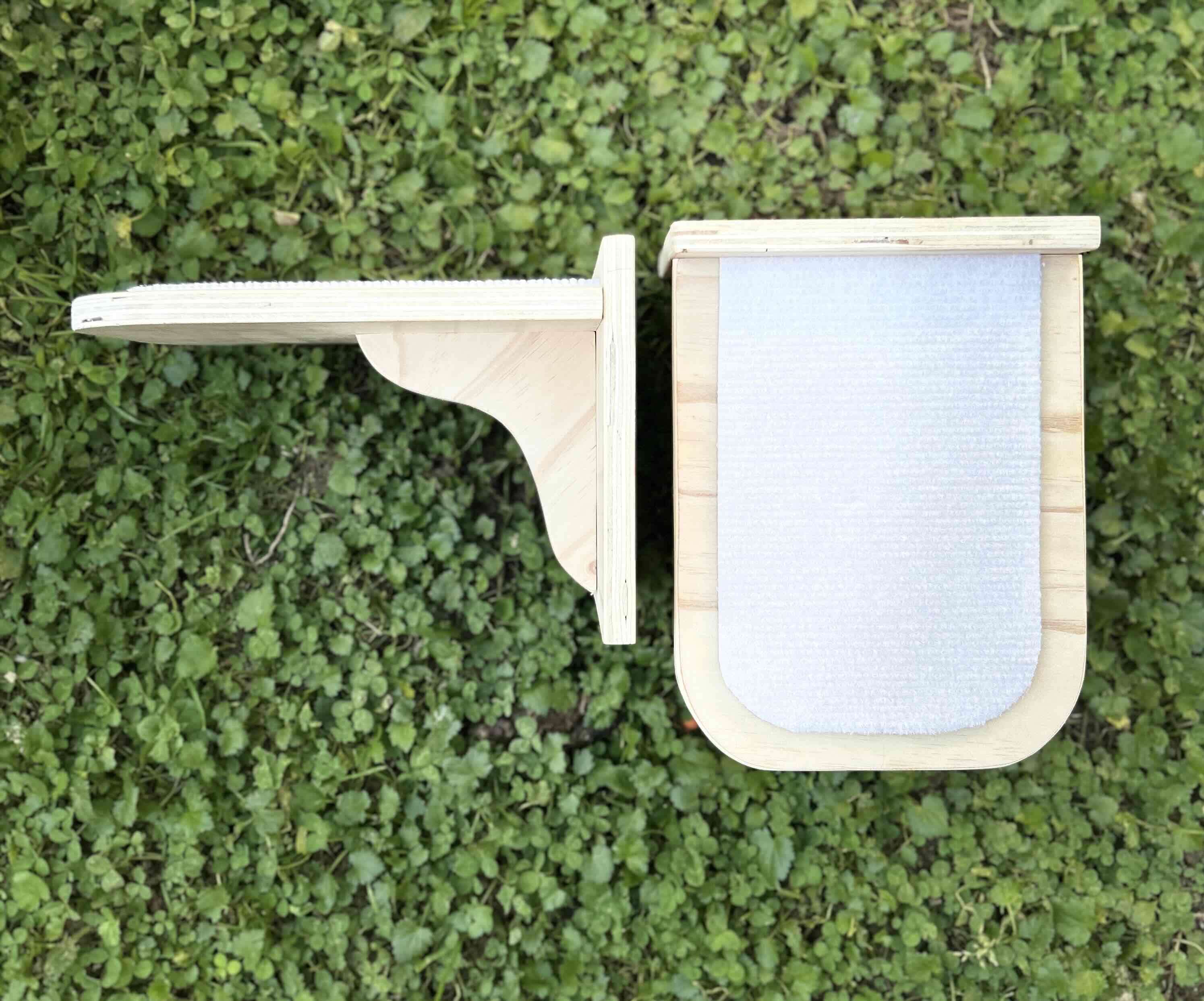 Cama de gato triangular con almohada - miniatura 4