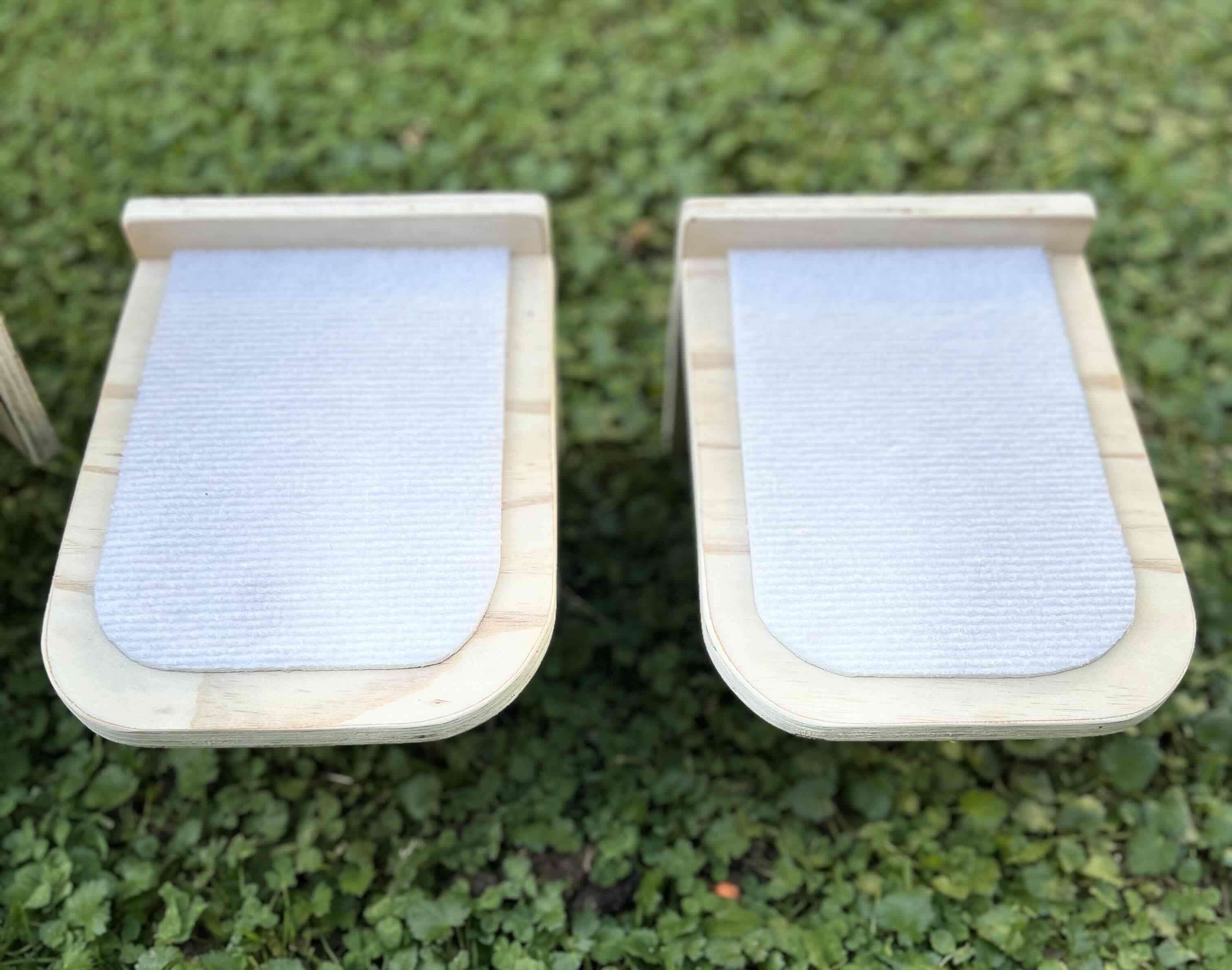 Cama de gato triangular con almohada - miniatura 5