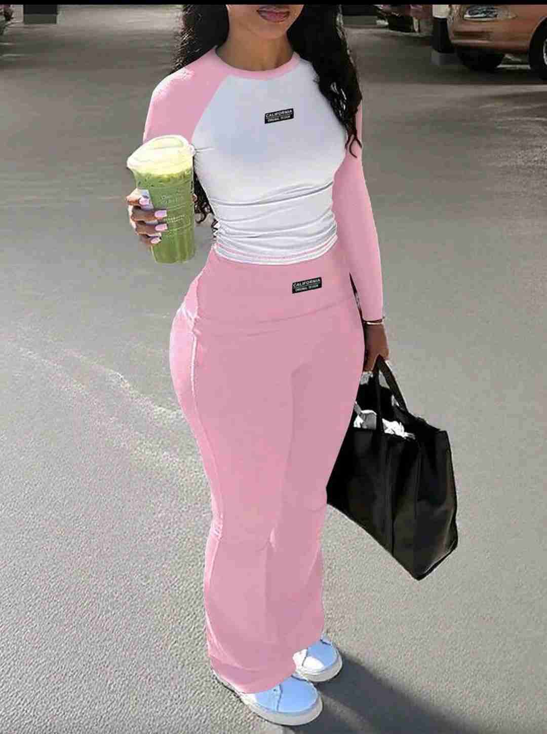 Conjunto deportivo rosa y blanco - miniatura 1