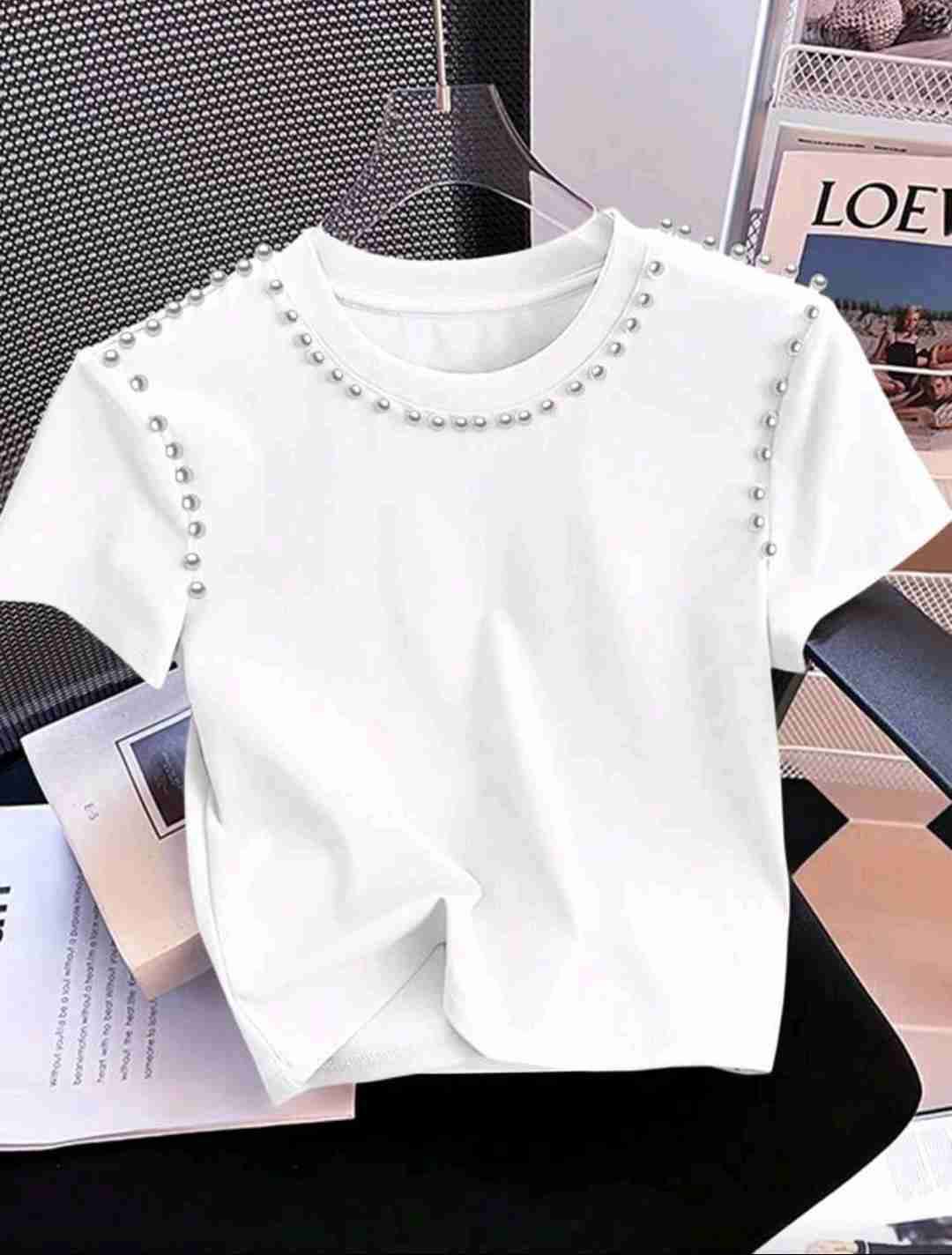 Polera blanca con perlas decorativas - miniatura 1