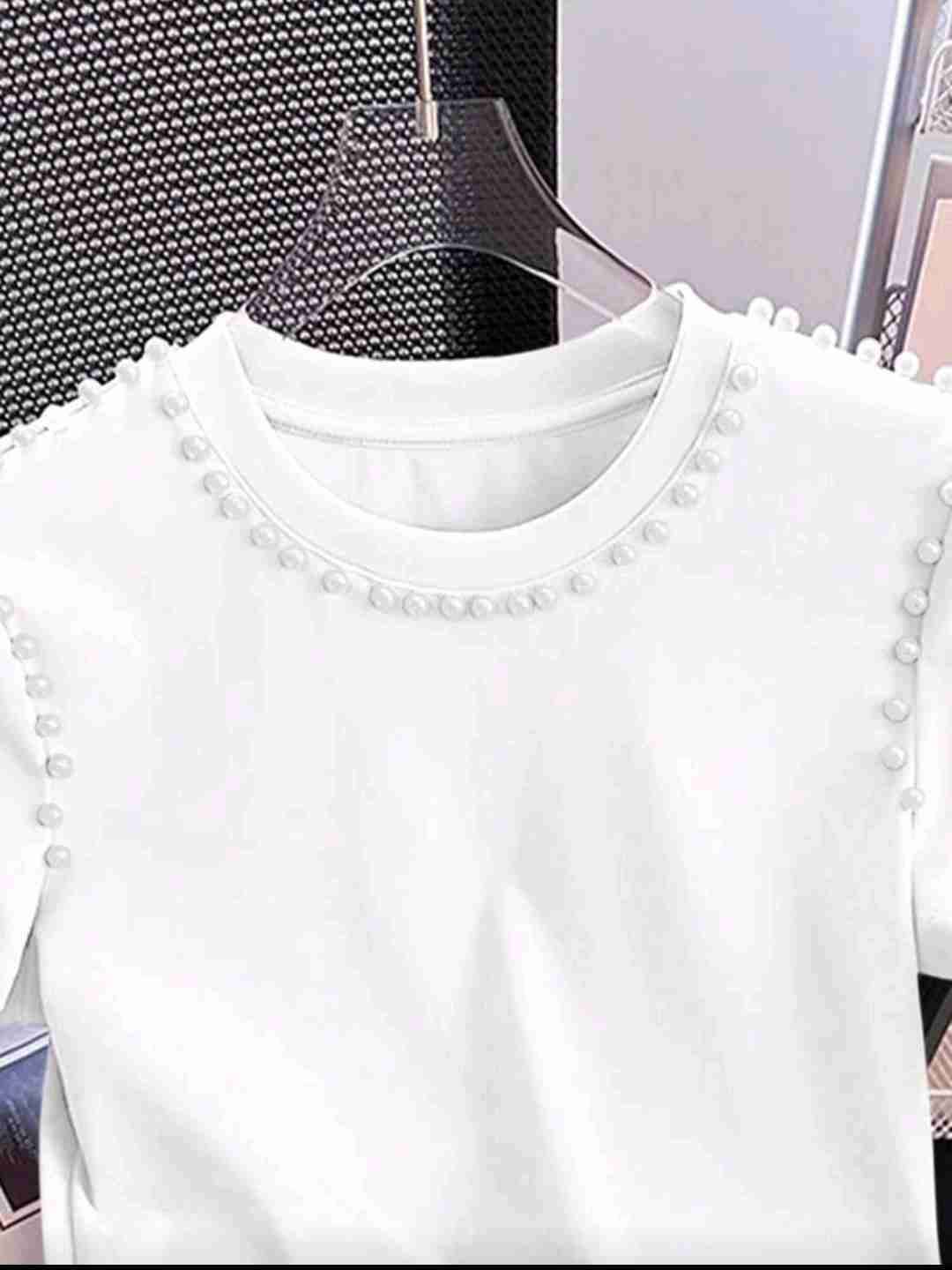 Polera blanca con perlas decorativas - miniatura 2