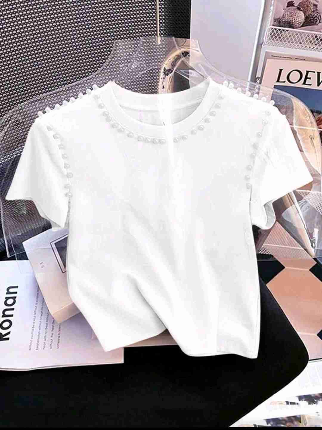 Polera blanca con perlas decorativas - miniatura 3