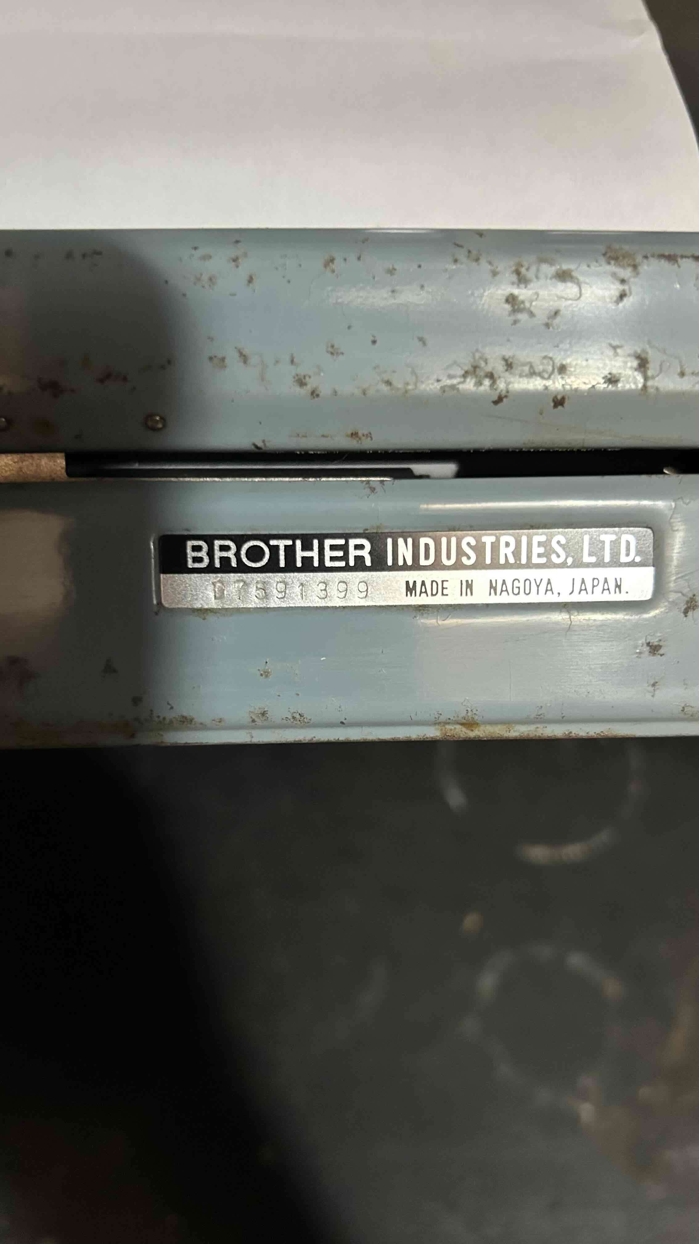 Máquina de escribir Brother Deluxe vintage - miniatura 4