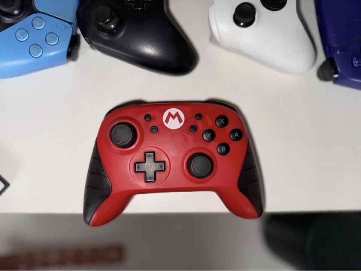 Control rojo para consola