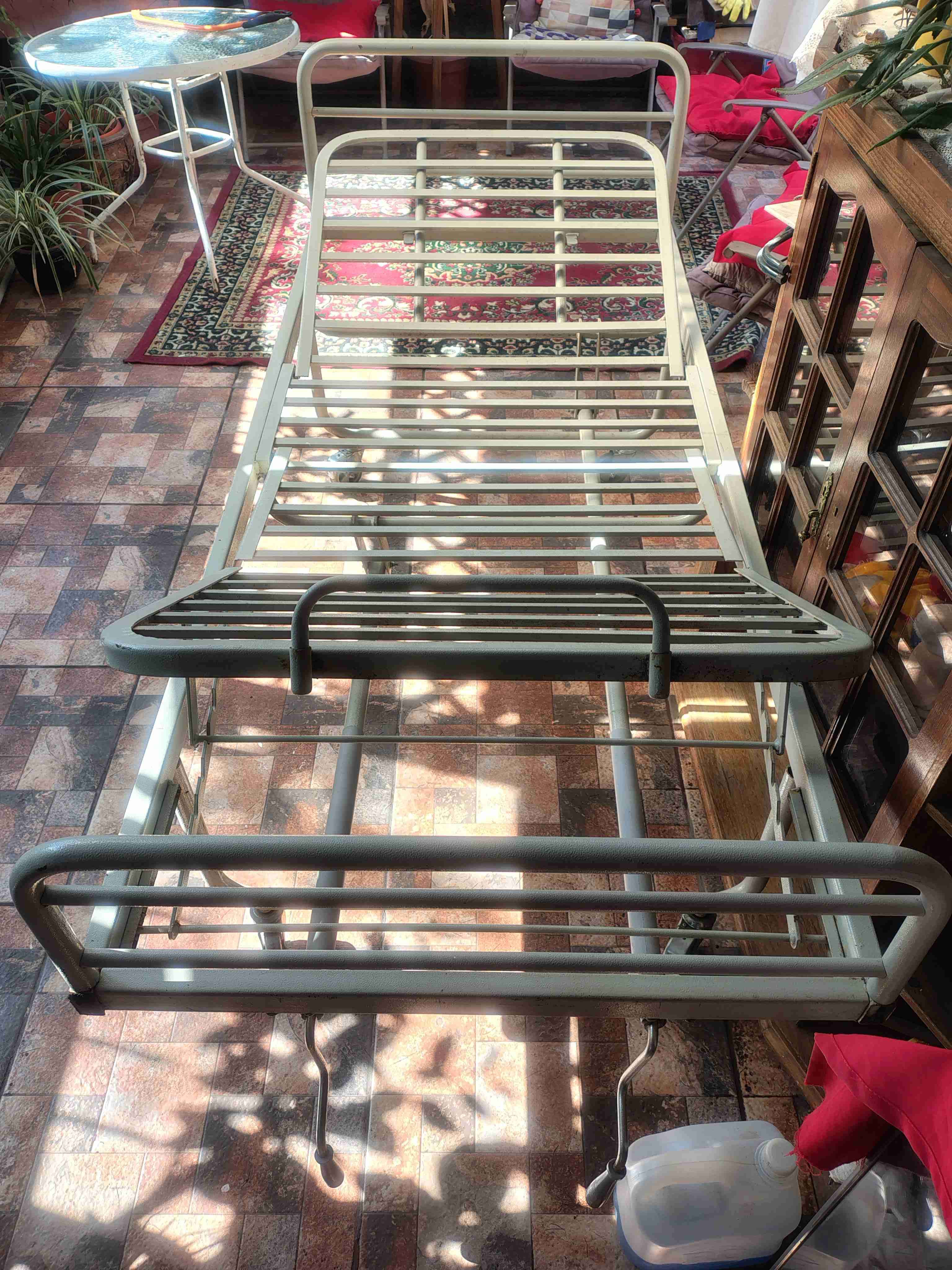 Cama hospitalaria ajustable - miniatura 2