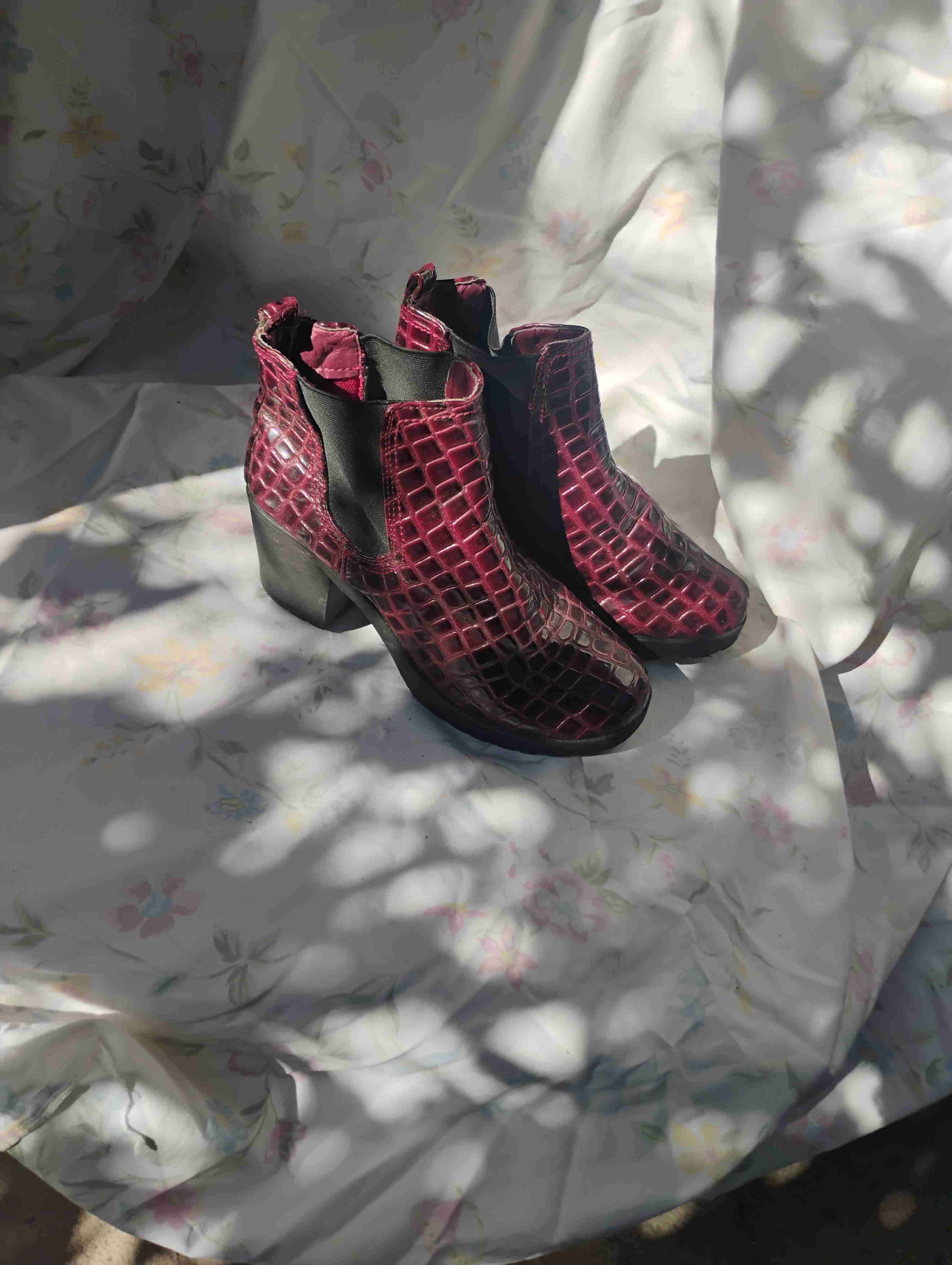 Botines burdeos con textura - miniatura 1