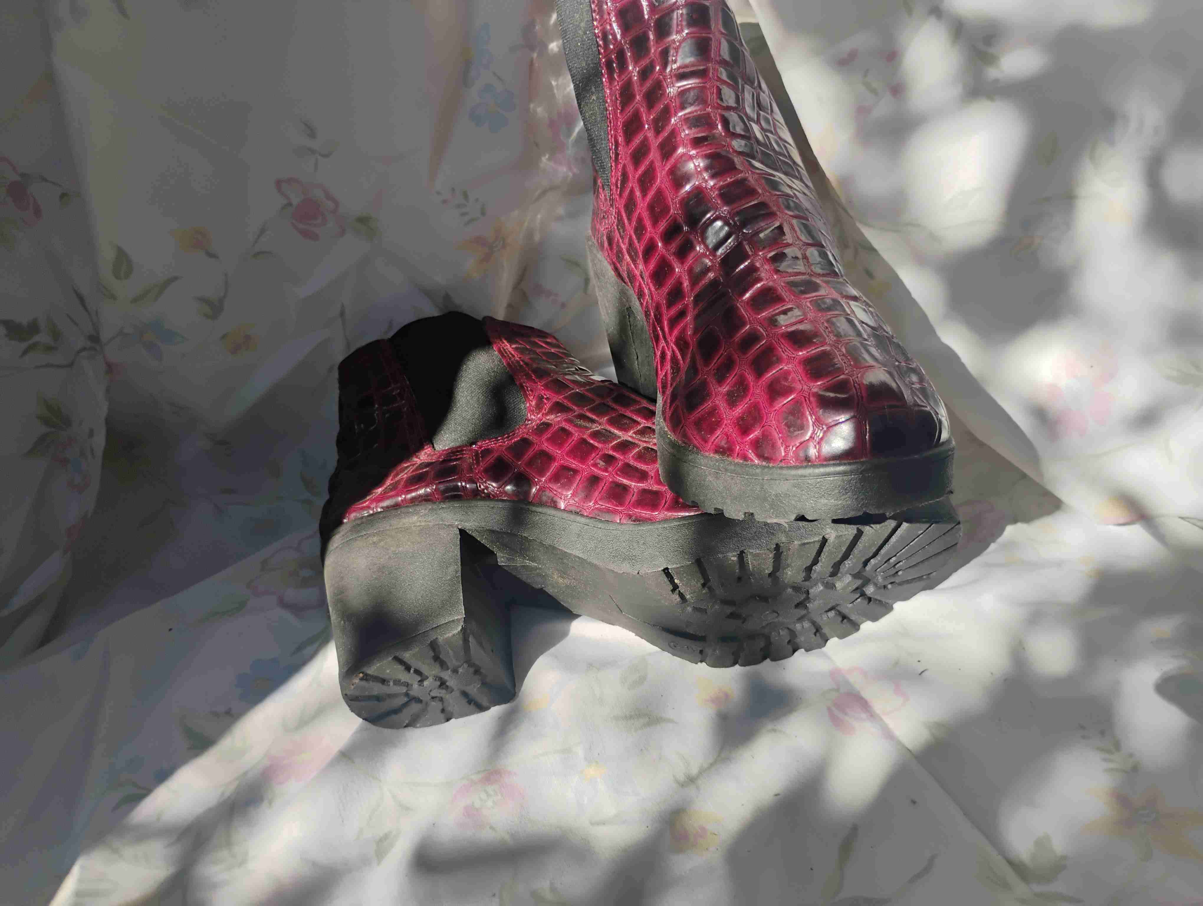 Botines burdeos con textura - miniatura 2