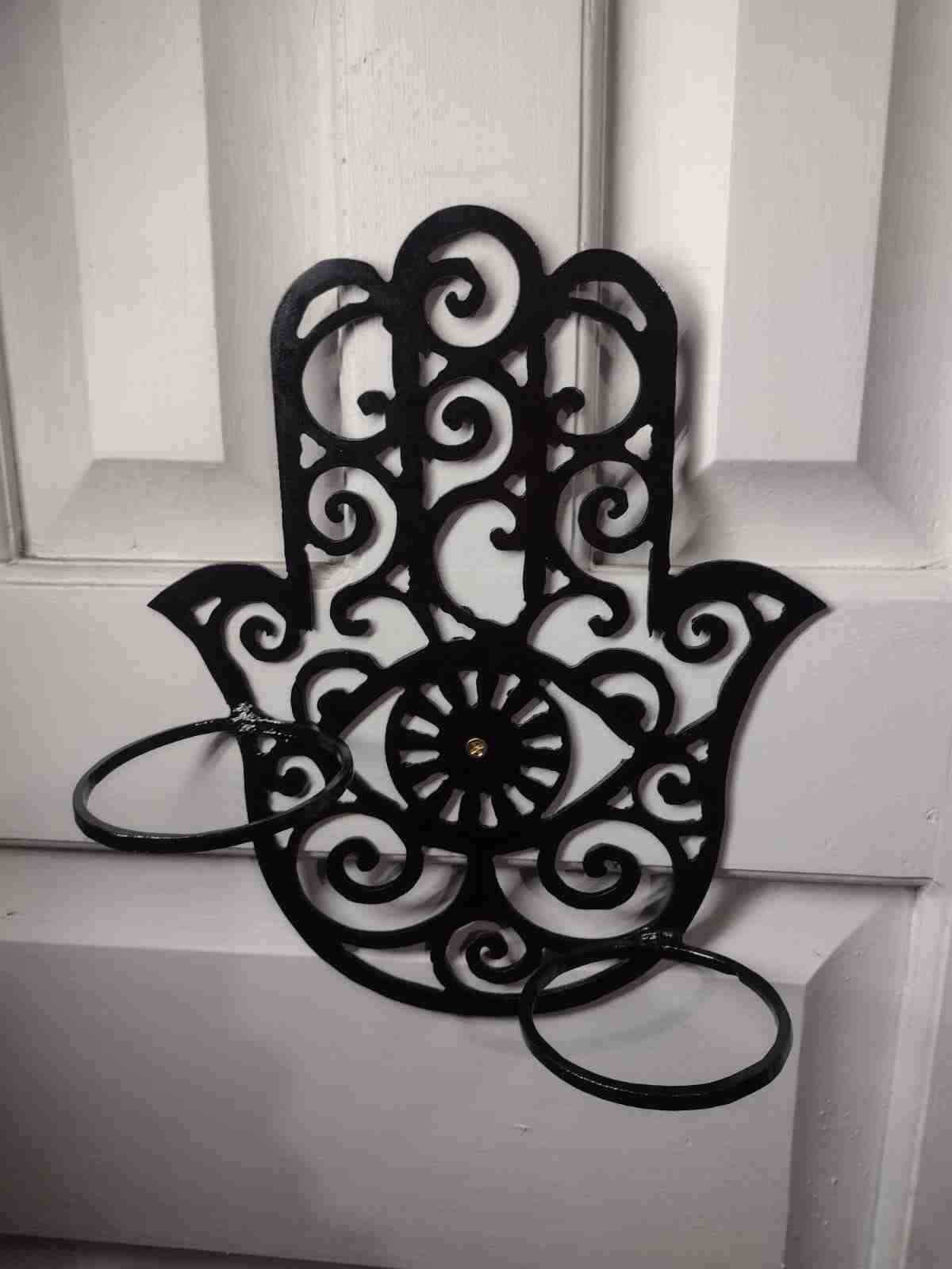 Portamacetas de metal decorativo