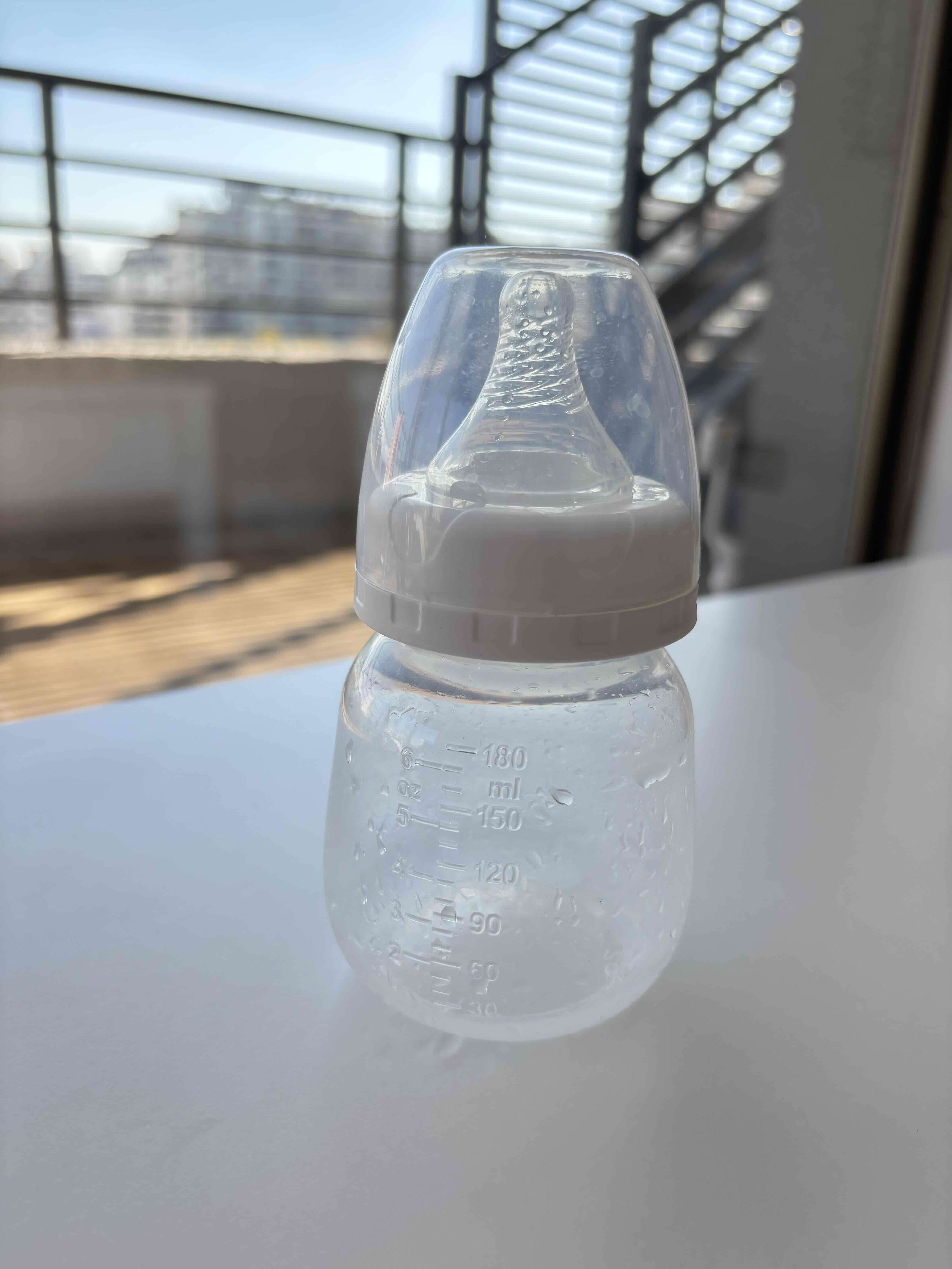 Mamadera de bebé transparente