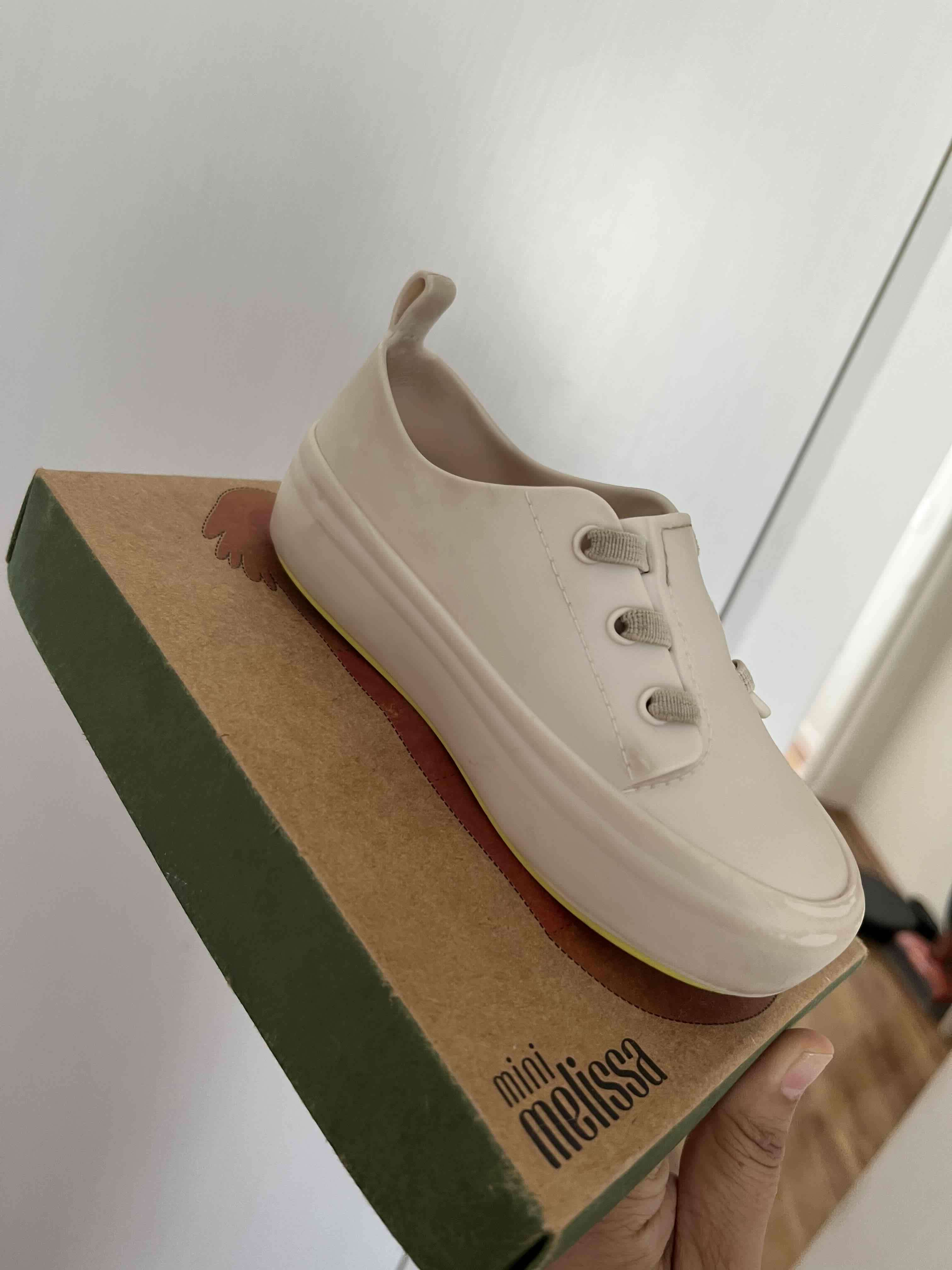 Zapatos Mini Melissa beige - miniatura 2