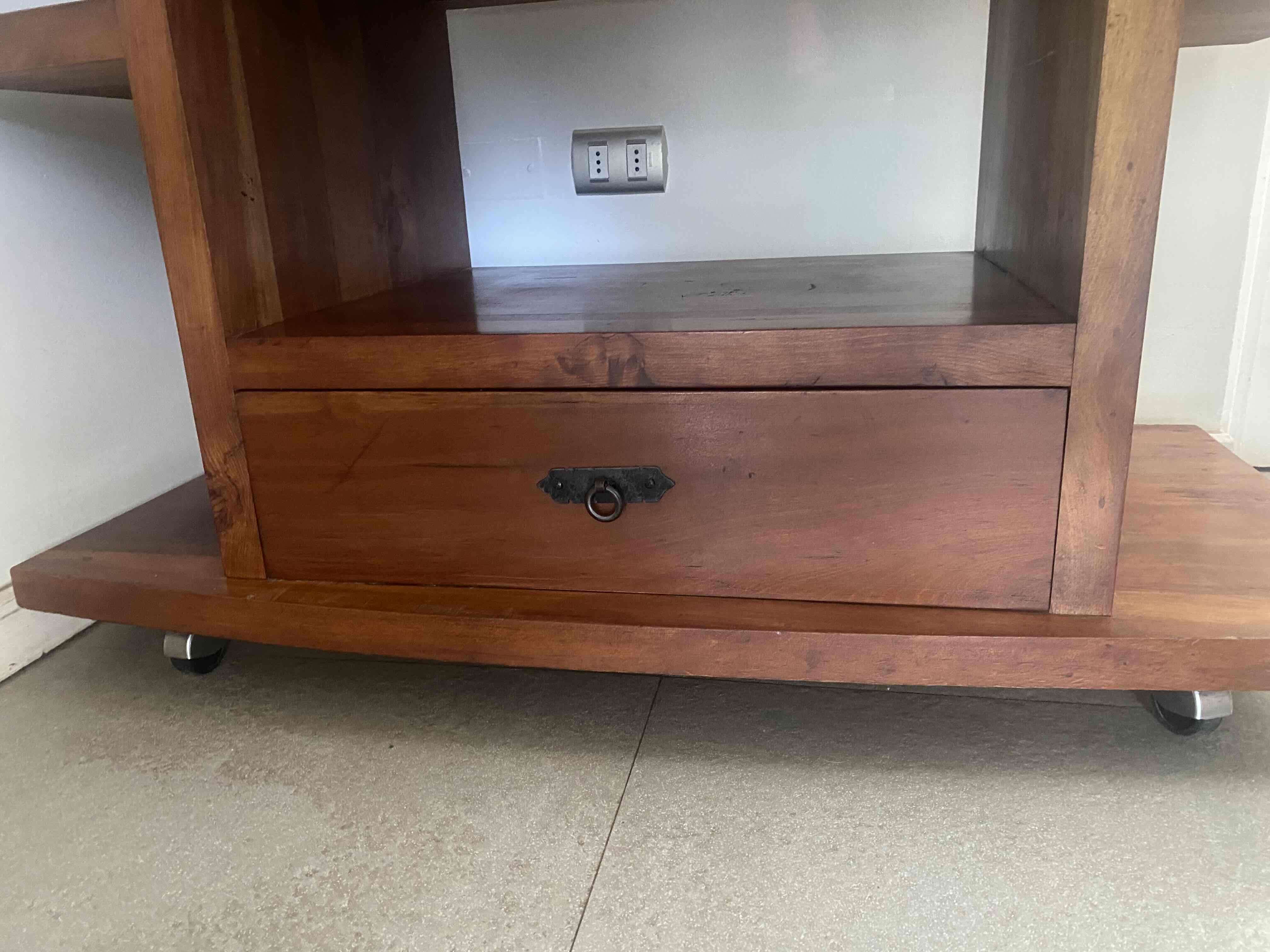 Mueble de madera roble  con estantes - miniatura 3