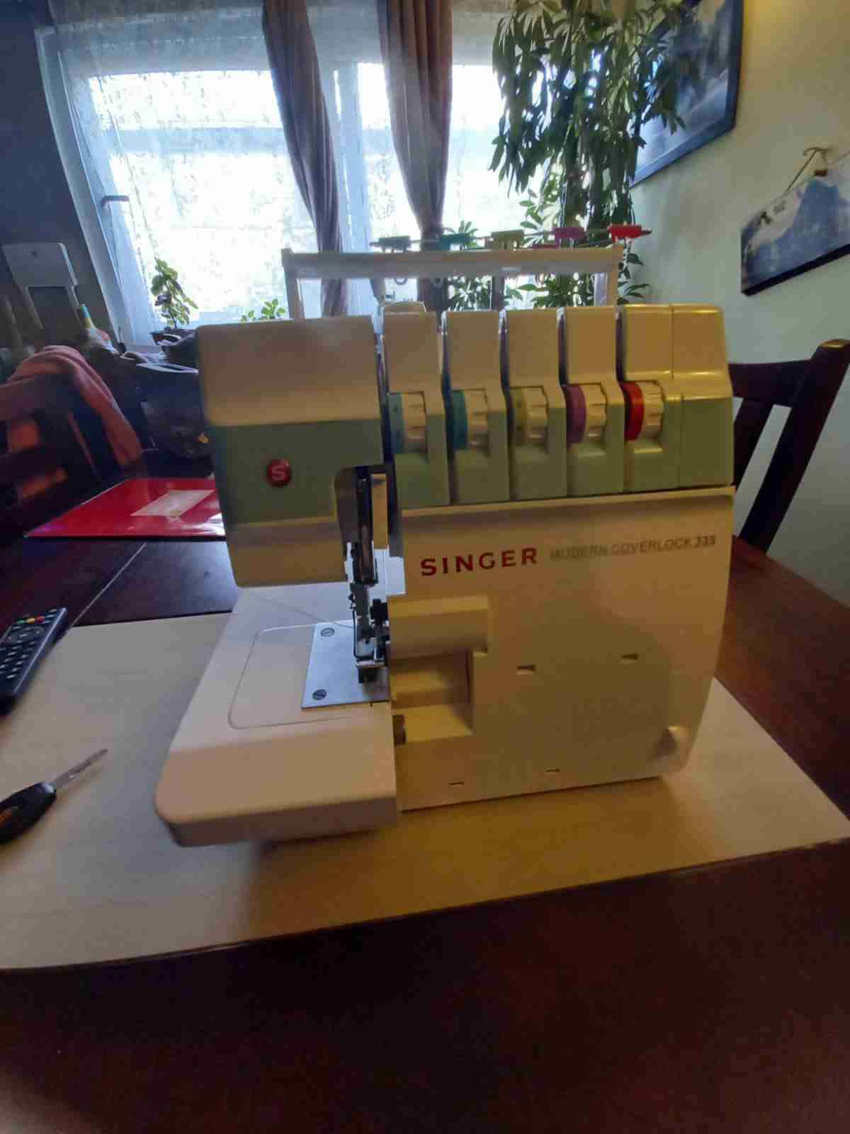 Máquina de coser Singer Overlock - miniatura 1