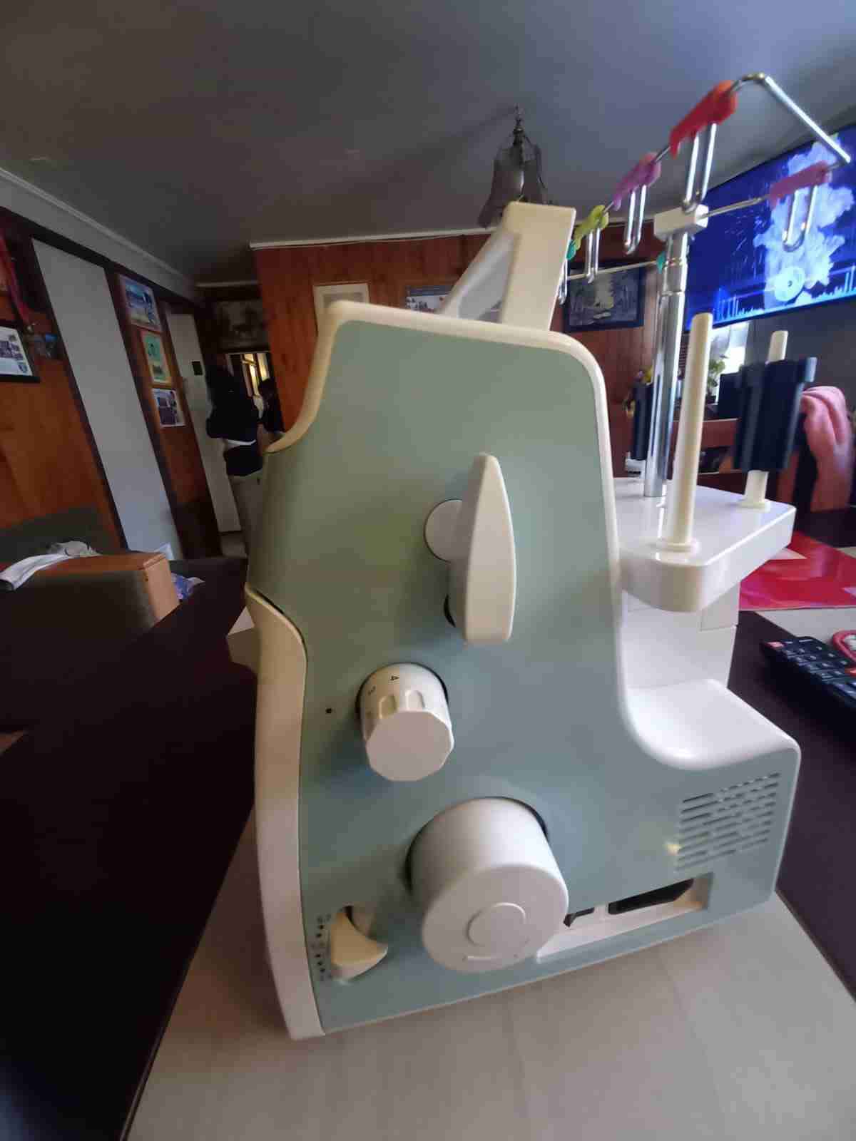 Máquina de coser Singer Overlock - miniatura 2