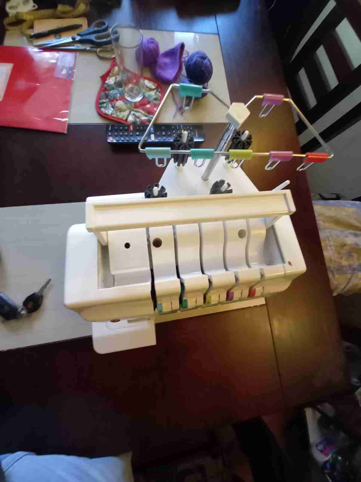 Máquina de coser Singer Overlock - miniatura 4