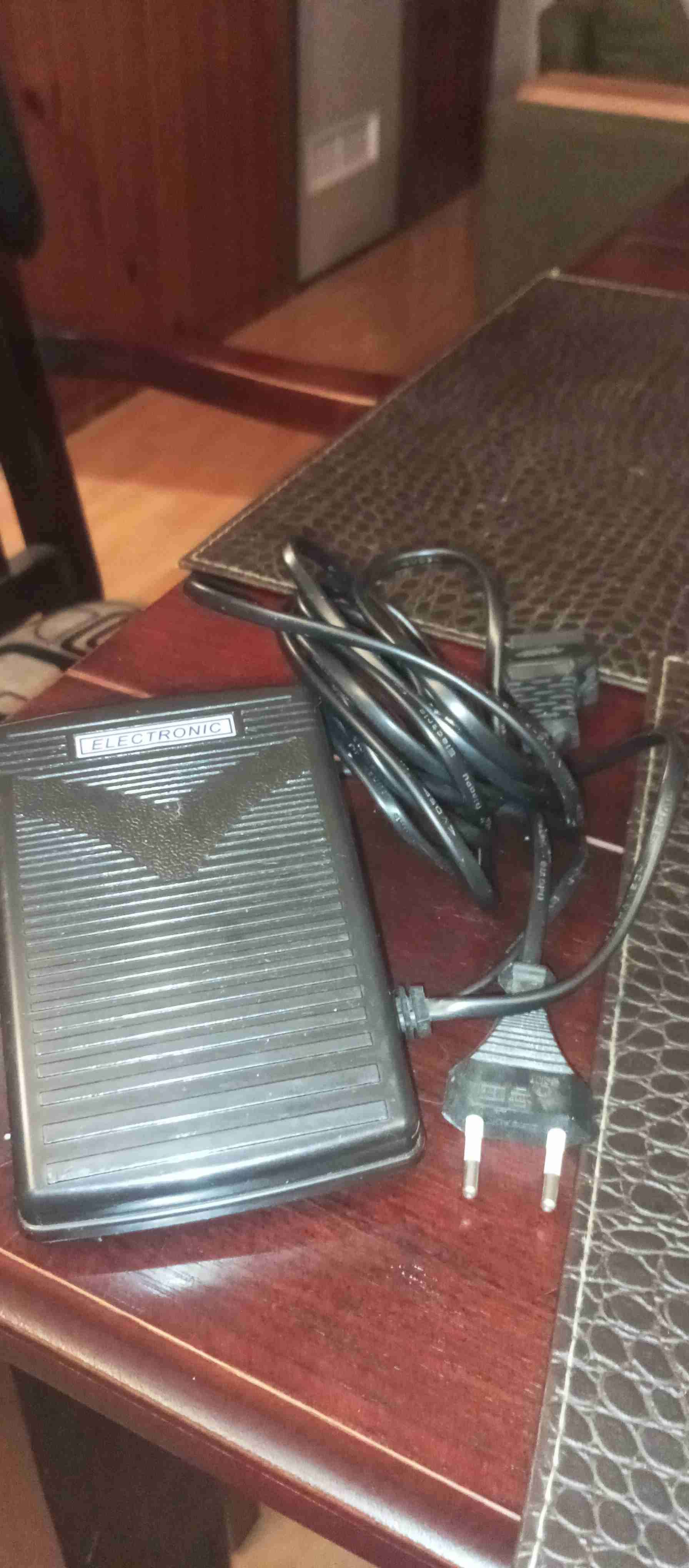 Máquina de coser Singer Overlock - miniatura 6