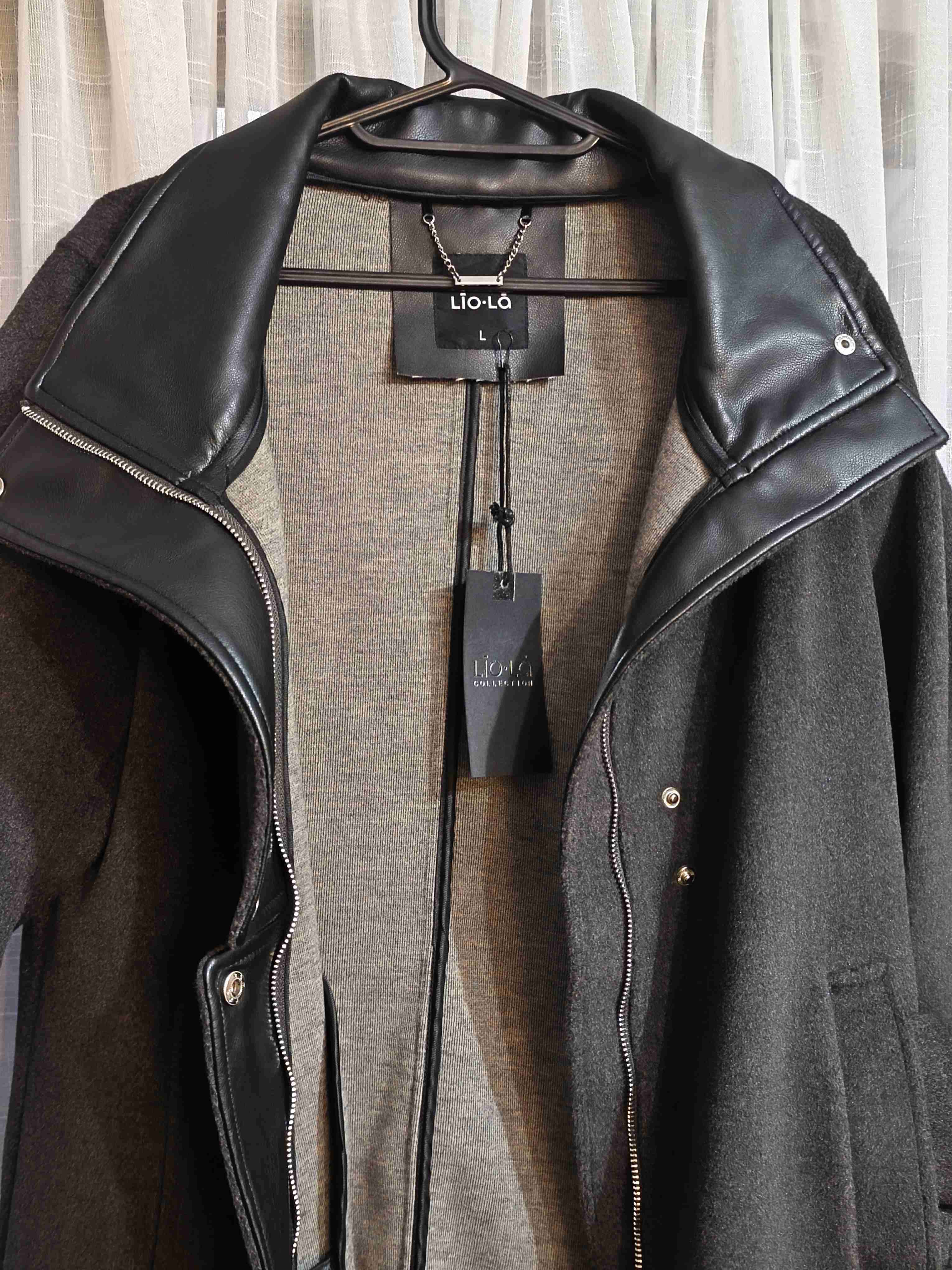 Abrigo gris con cuero y lana - miniatura 1