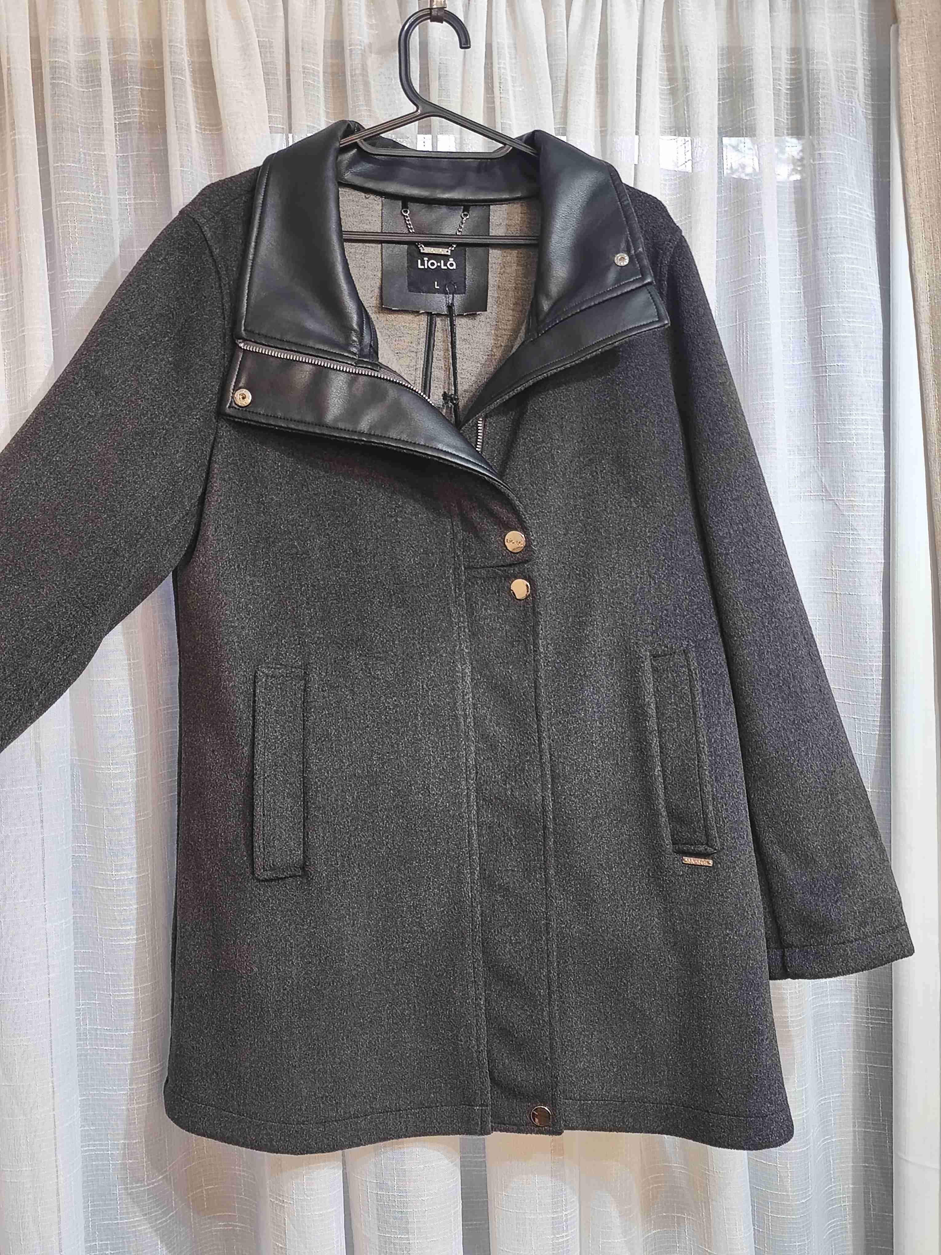 Abrigo gris con cuero y lana - miniatura 2