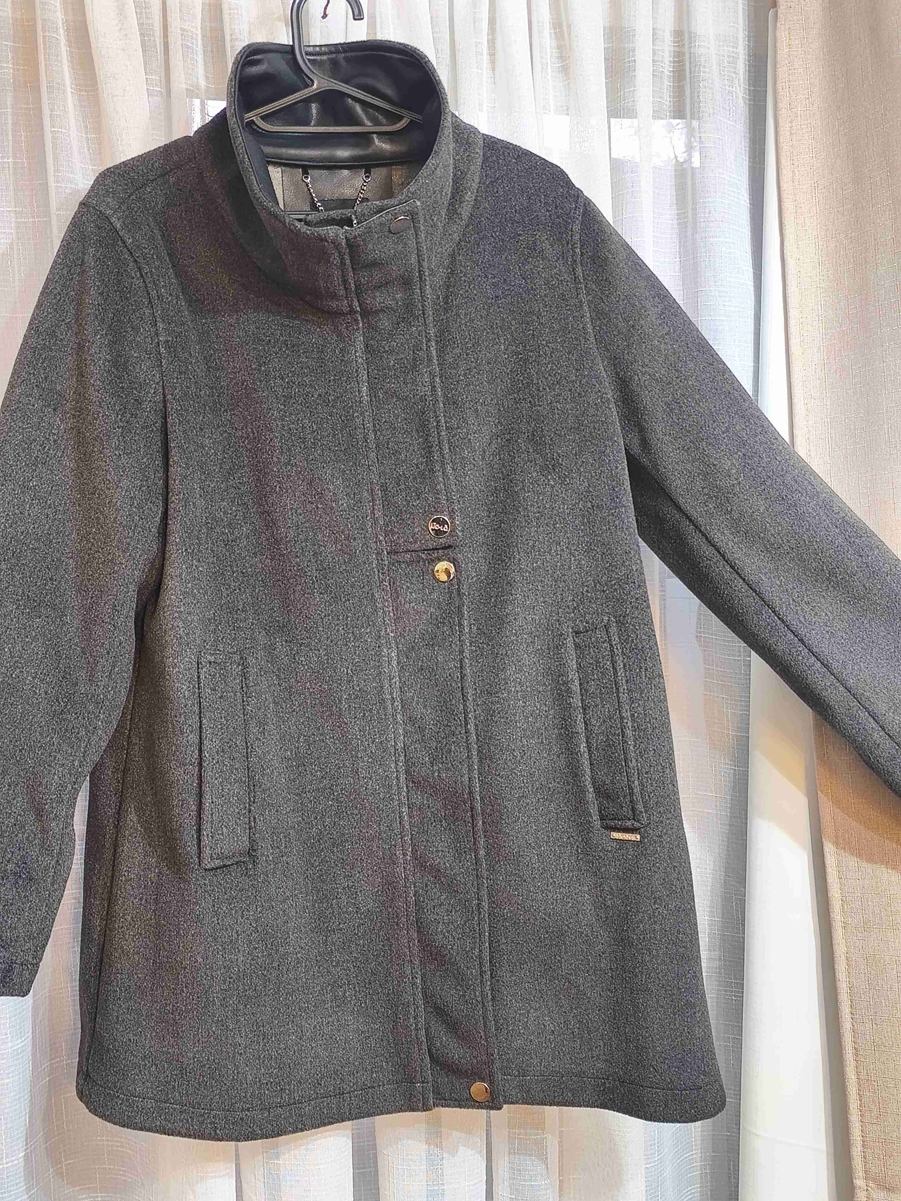 Abrigo gris con cuero y lana - miniatura 3