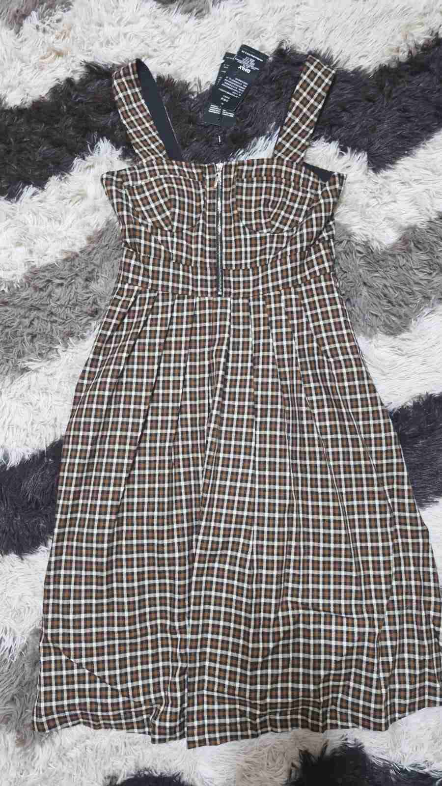 Vestido a cuadros con tirantes