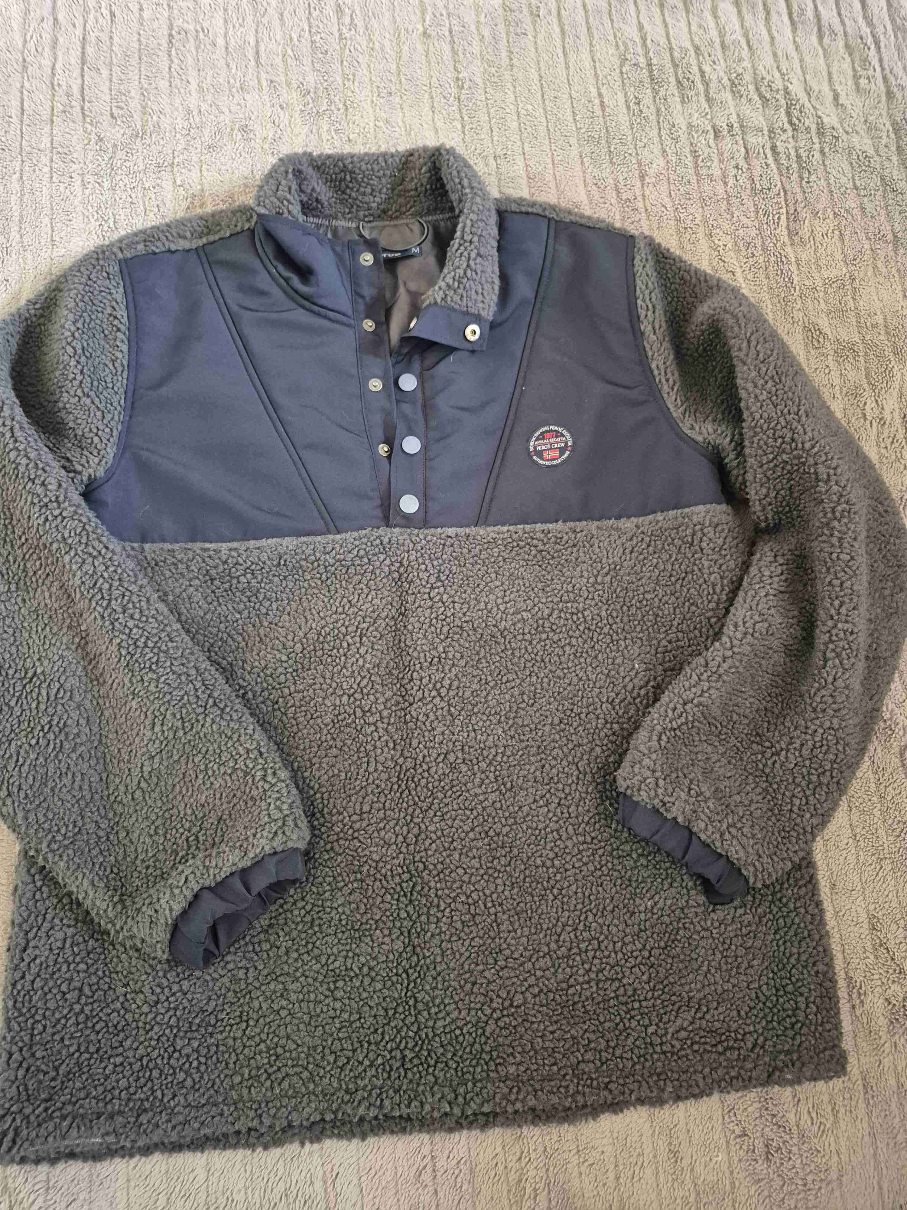 Polar gris con cierre botones