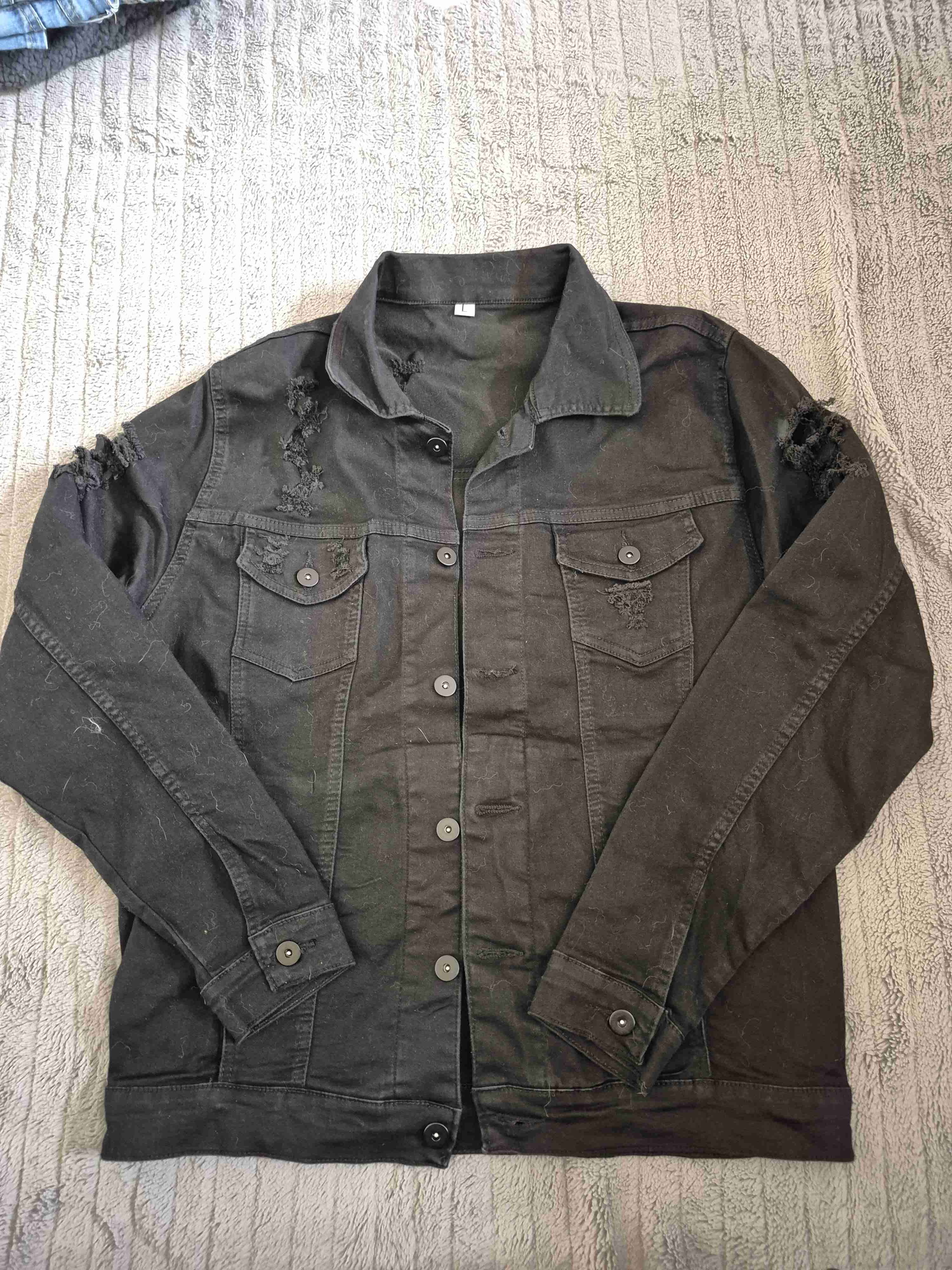 Chaqueta negra desgastada