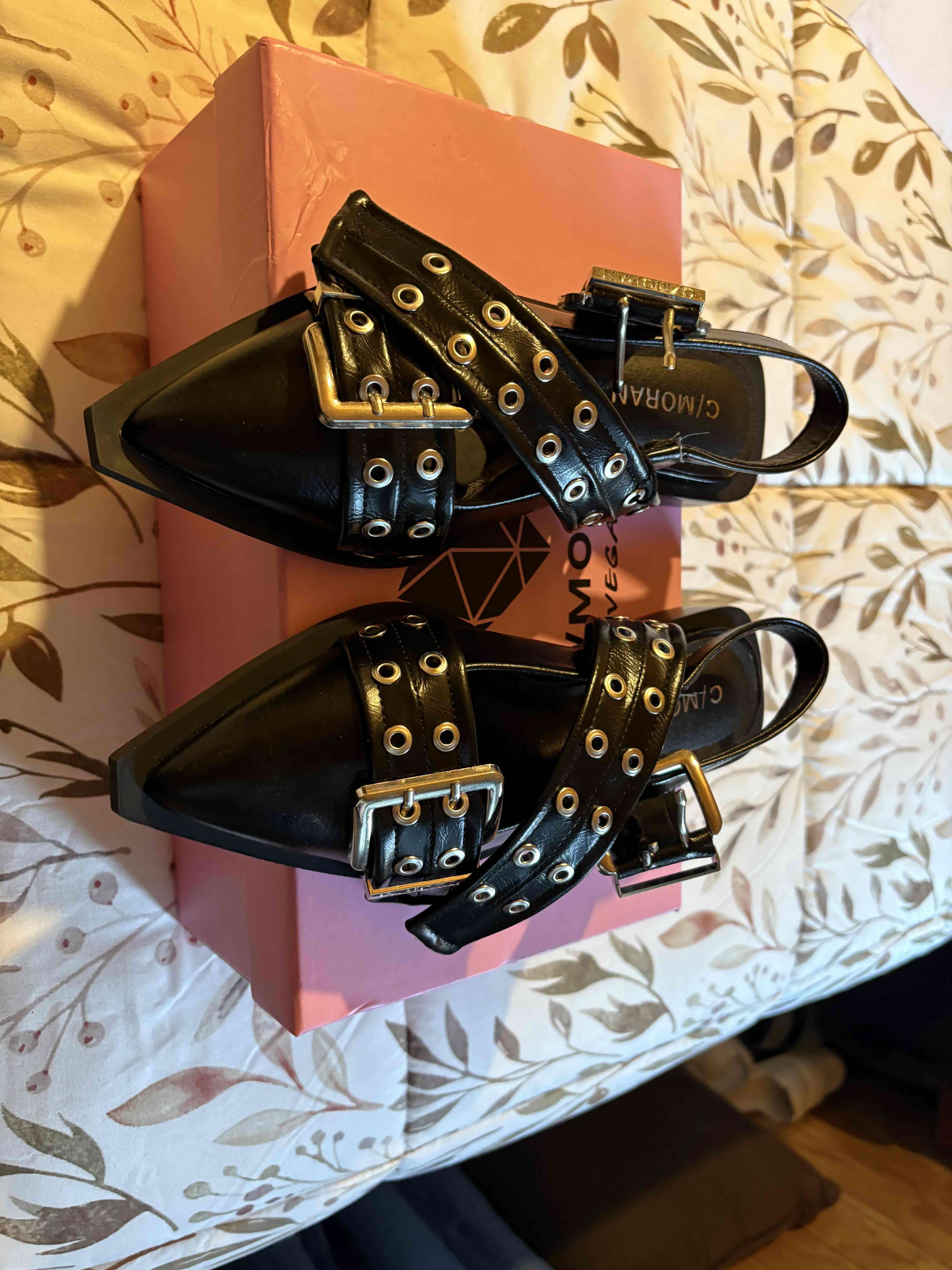 Sandalias negras con hebillas - miniatura 2