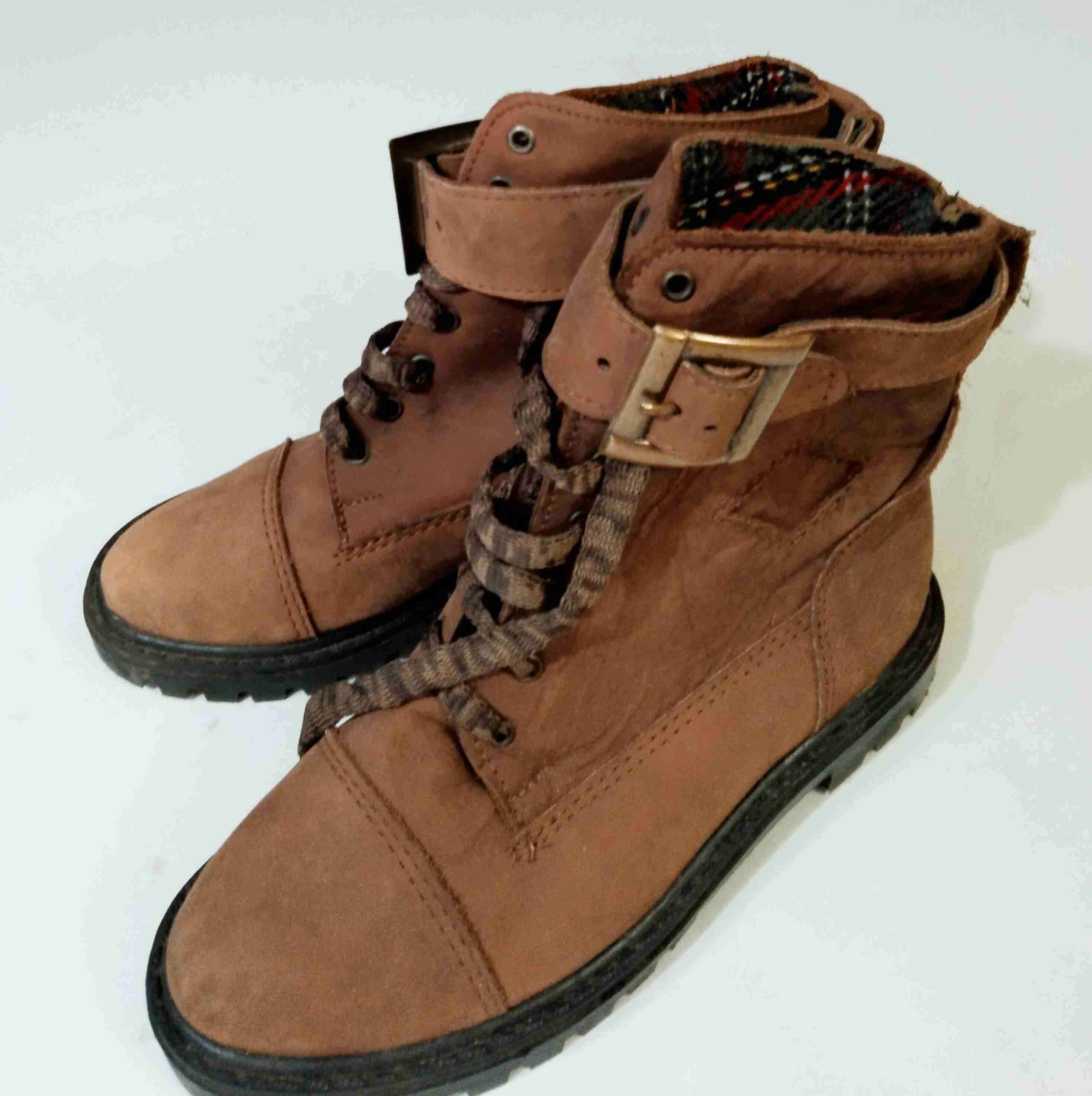 LOTE DE BOTINES DE MUJER N 35 Y 36 - miniatura 4