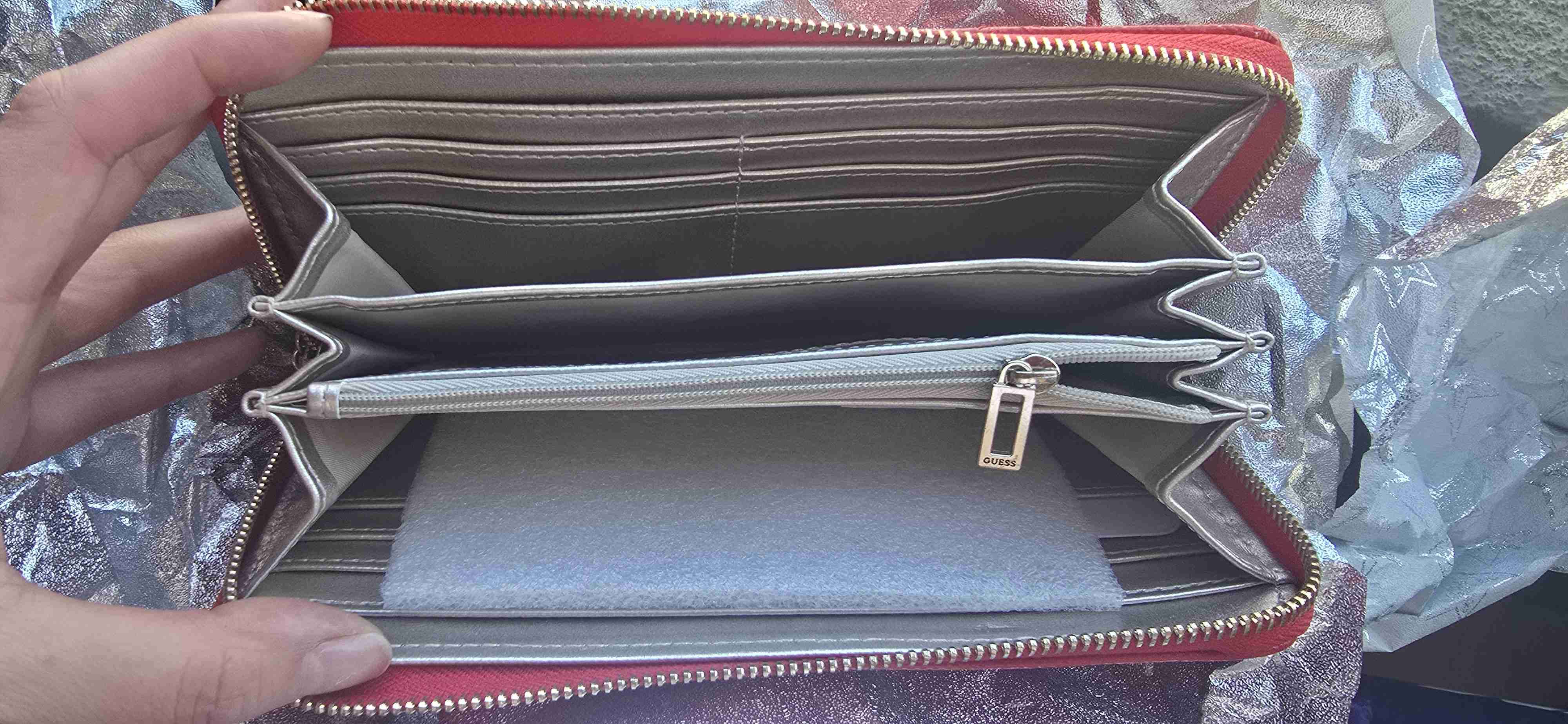 Cartera roja Guess con correa - miniatura 3