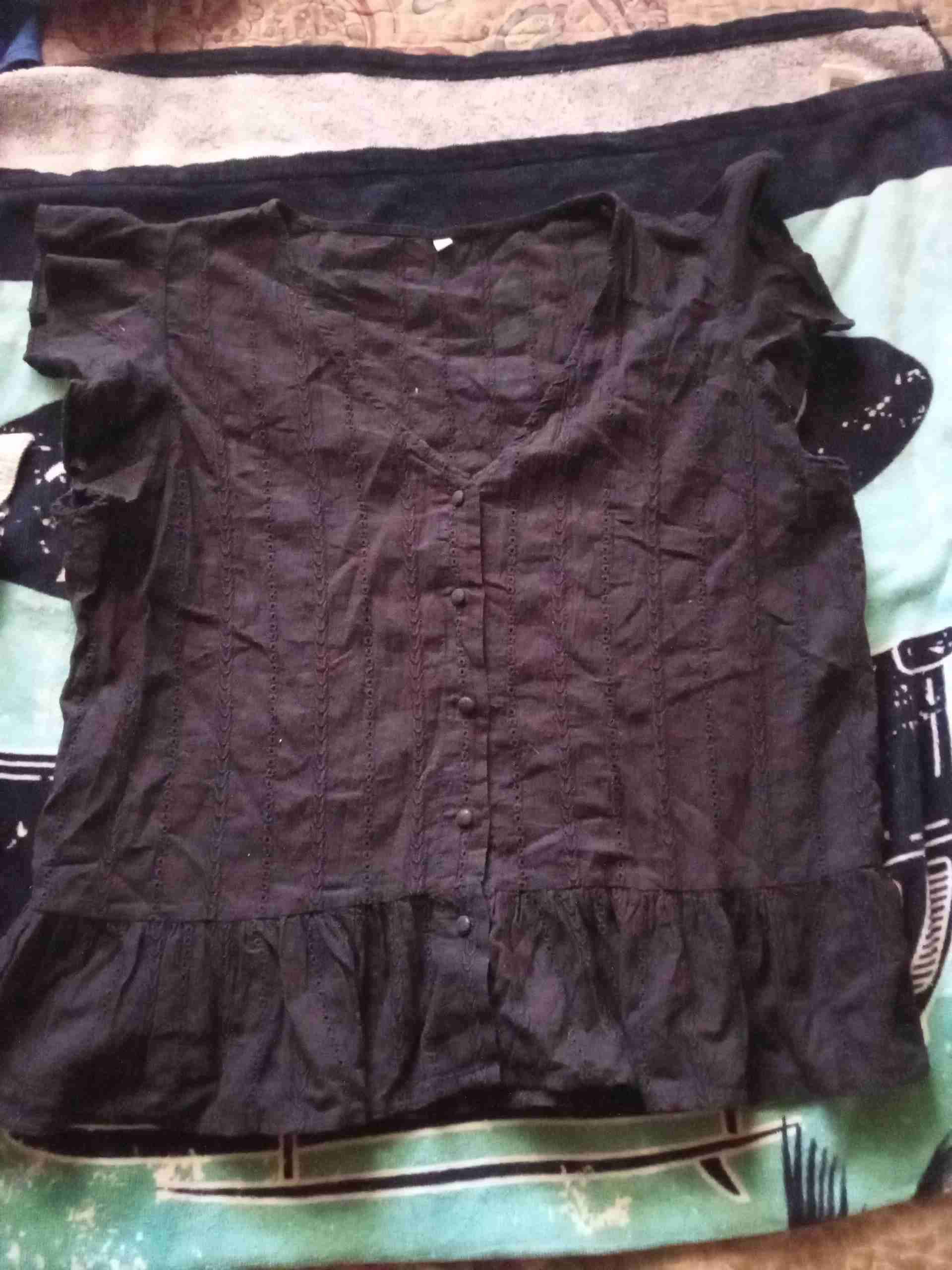 Blusa negra con volantes - miniatura 1