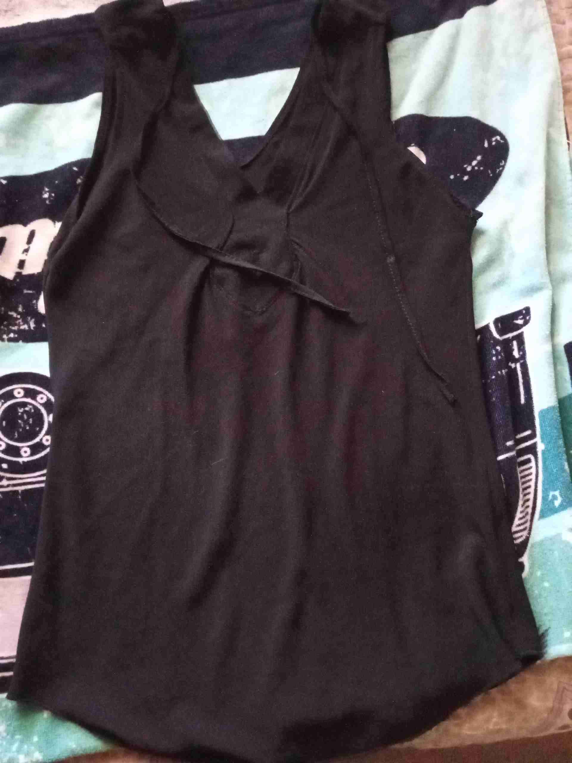 Blusa negra con volantes - miniatura 2
