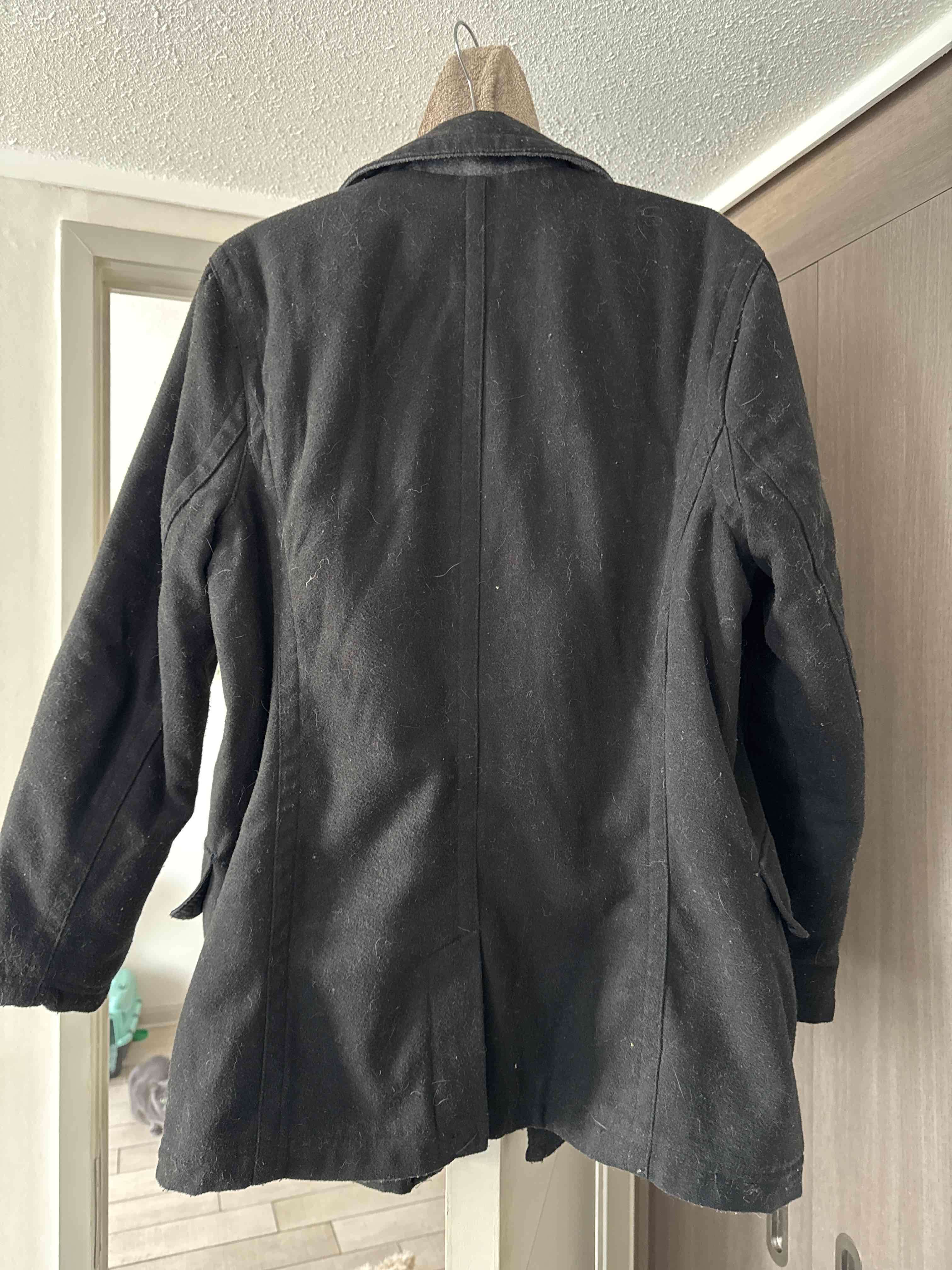Abrigo negro con forro interior - miniatura 2