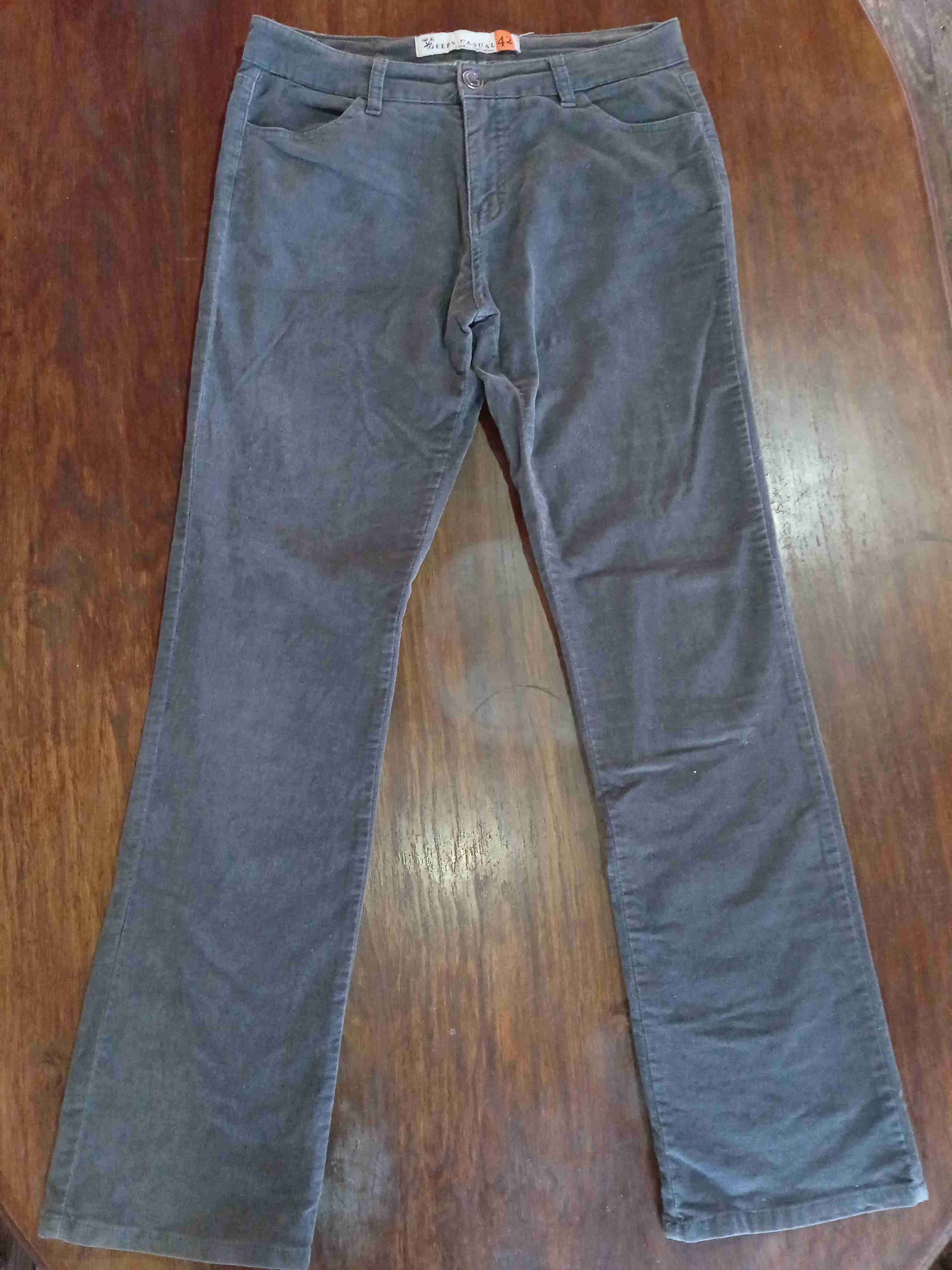 Ropa en buen uso - miniatura 3