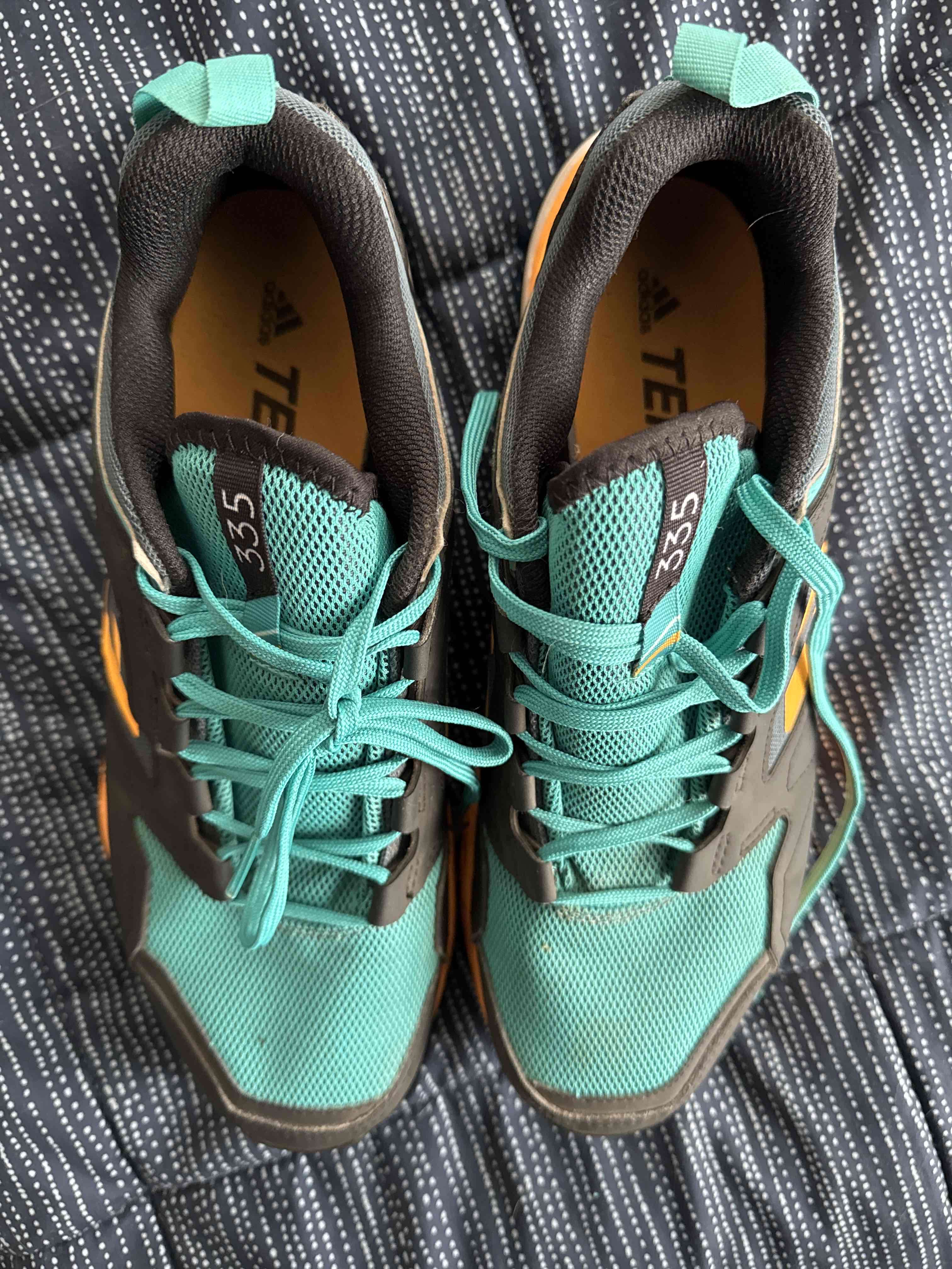 Zapatillas deportivas negras y turquesas - miniatura 2