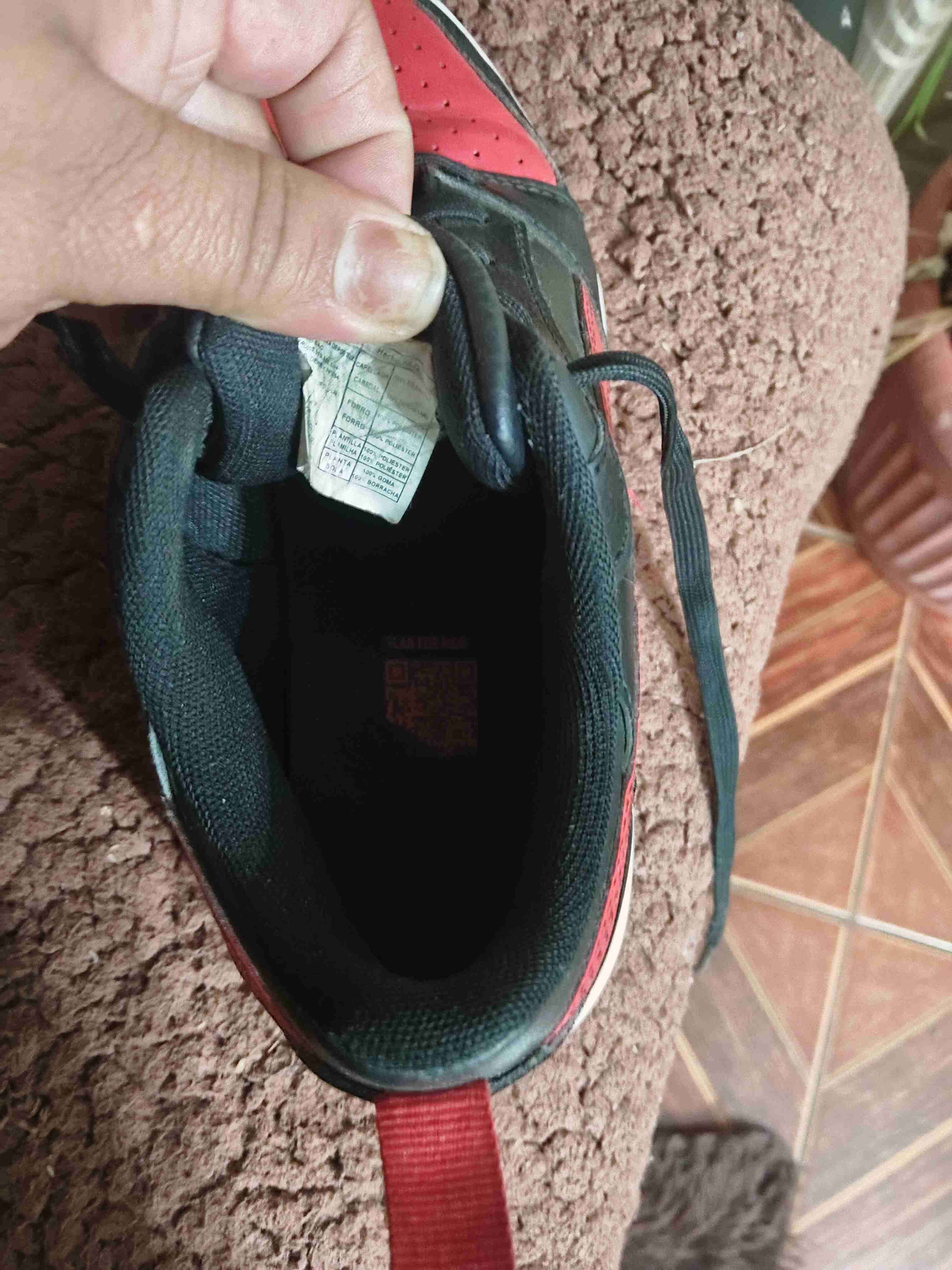 Zapatillas deportivas rojo y negro - miniatura 2