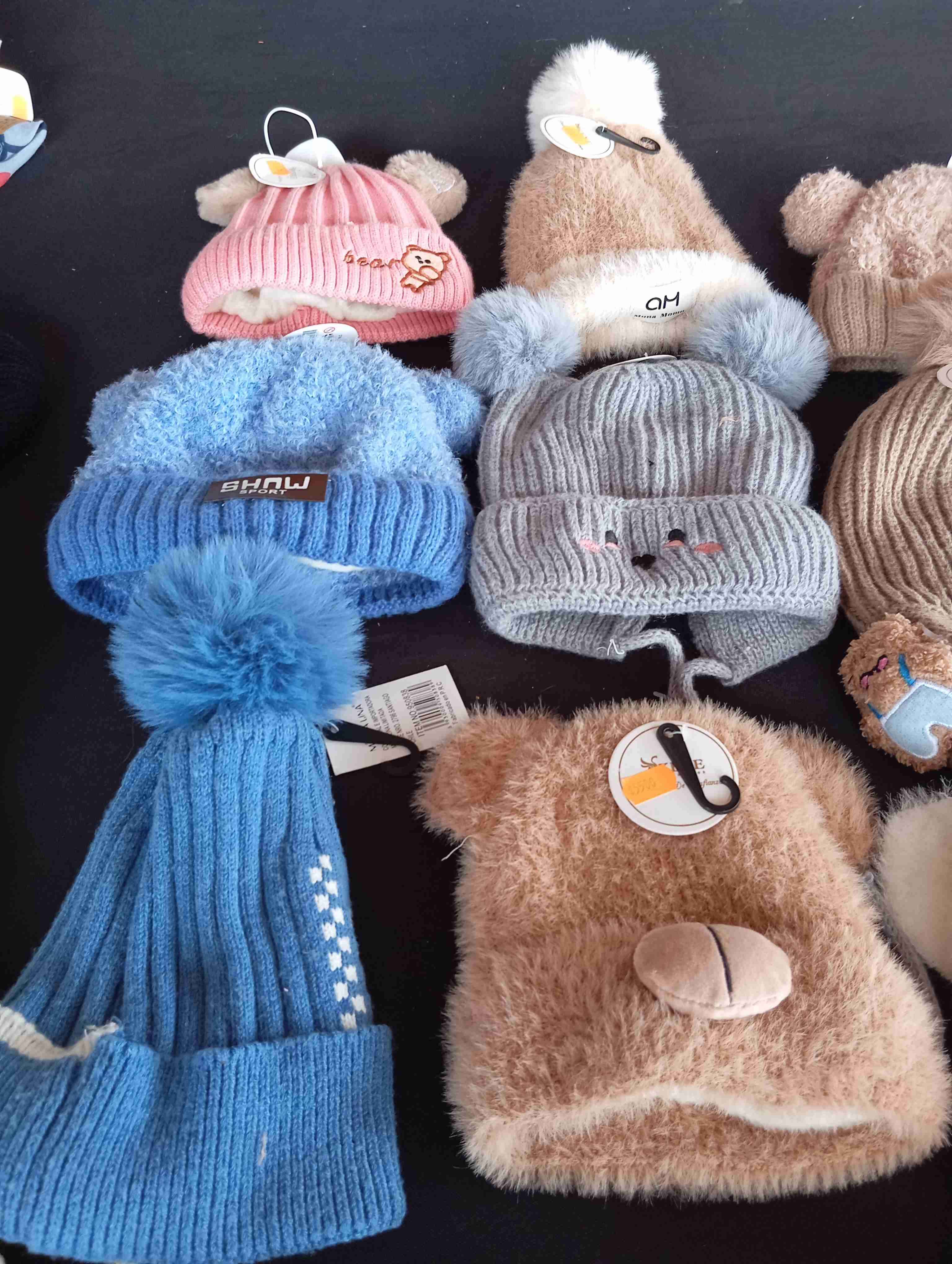 Gorros infantiles con pompones - miniatura 2