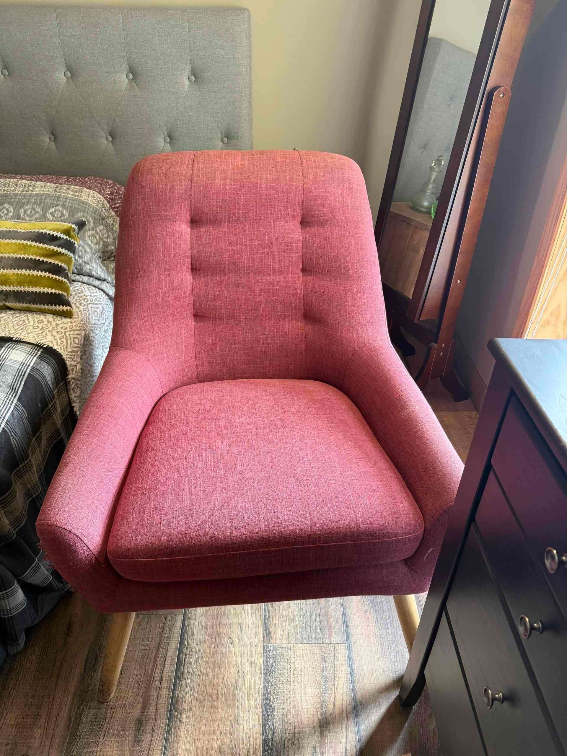 Sillón rosado moderno - miniatura 1