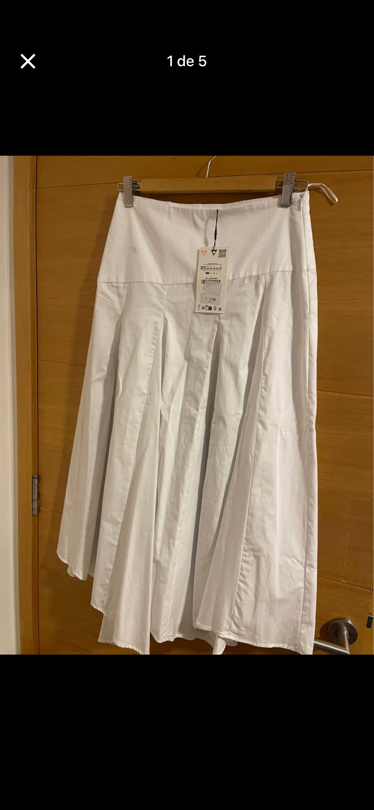 Falda blanca con pliegues - miniatura 3