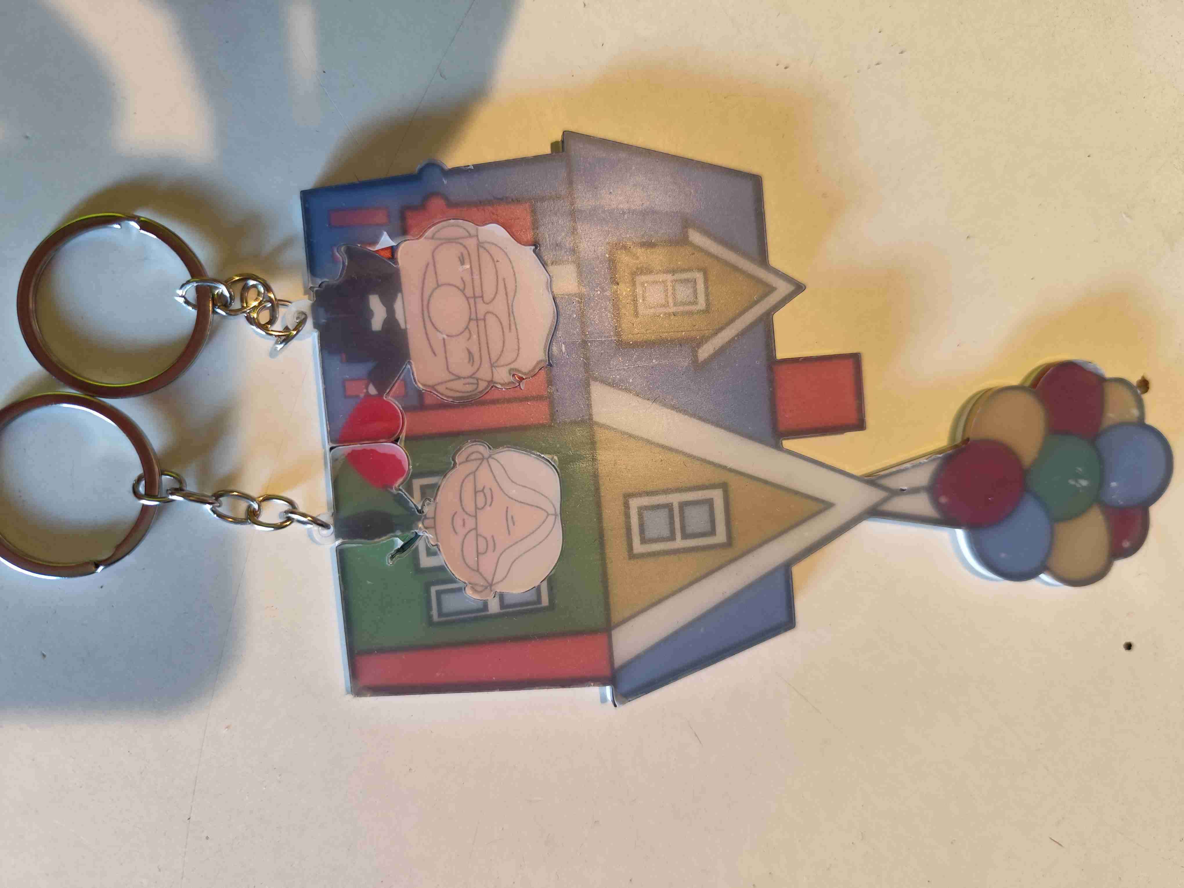 Llaveros casa con personajes - miniatura 3