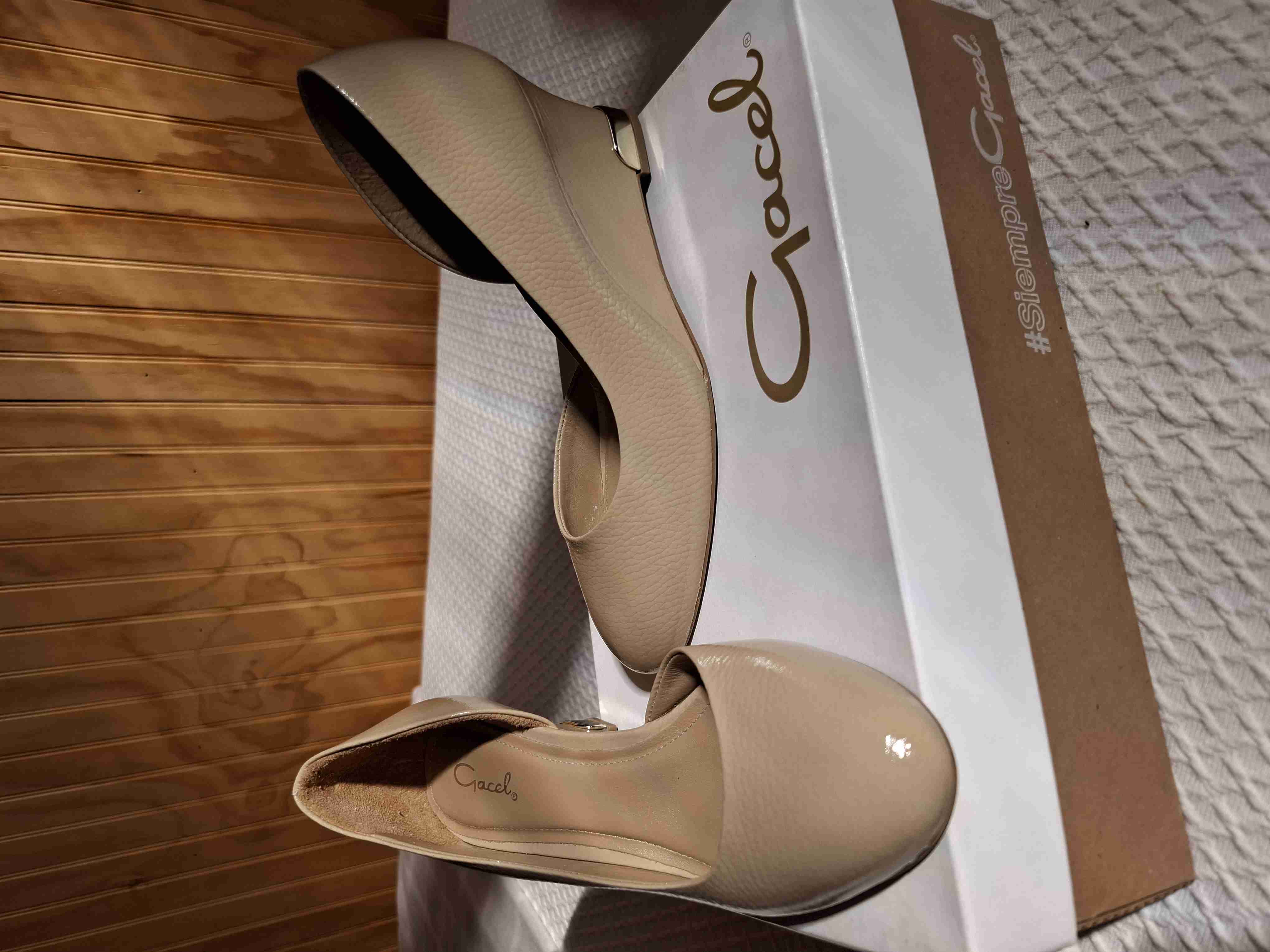 Zapatos beige tacón corrido - miniatura 2