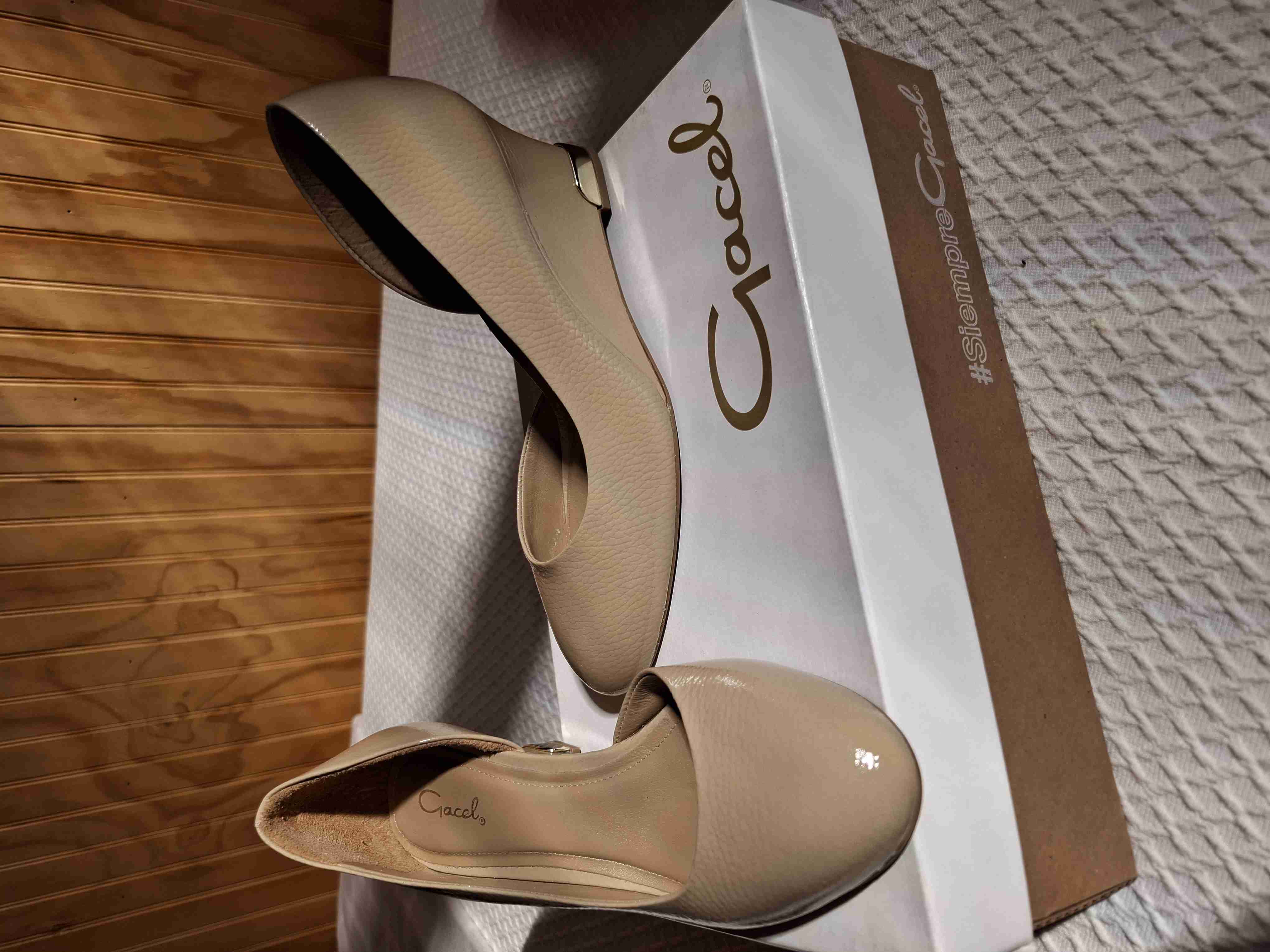 Zapatos beige tacón corrido - miniatura 3