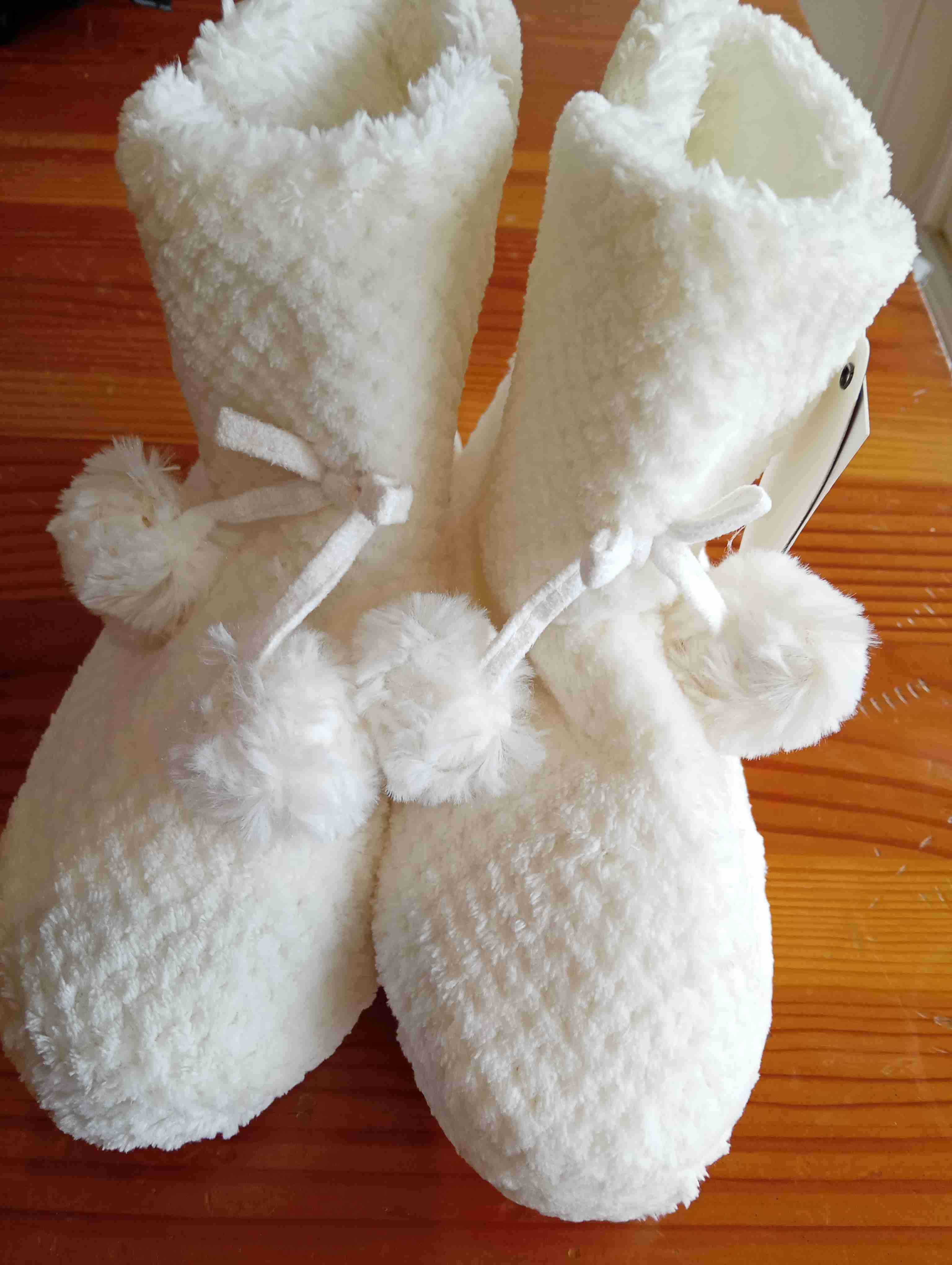 Pantuflas blancas de oveja suave 34-37 M - miniatura 1