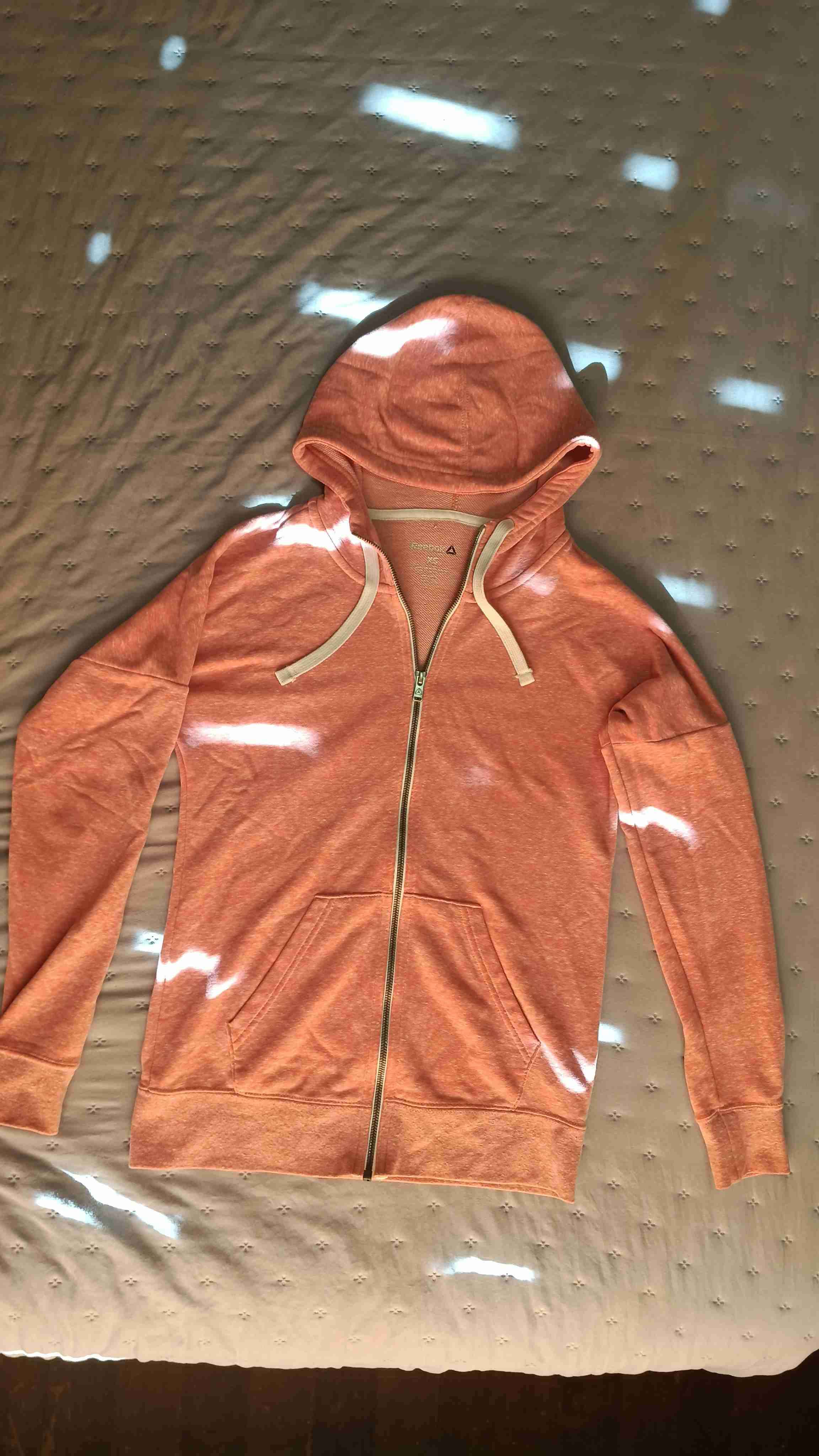 Polerón coral con capucha - miniatura 1