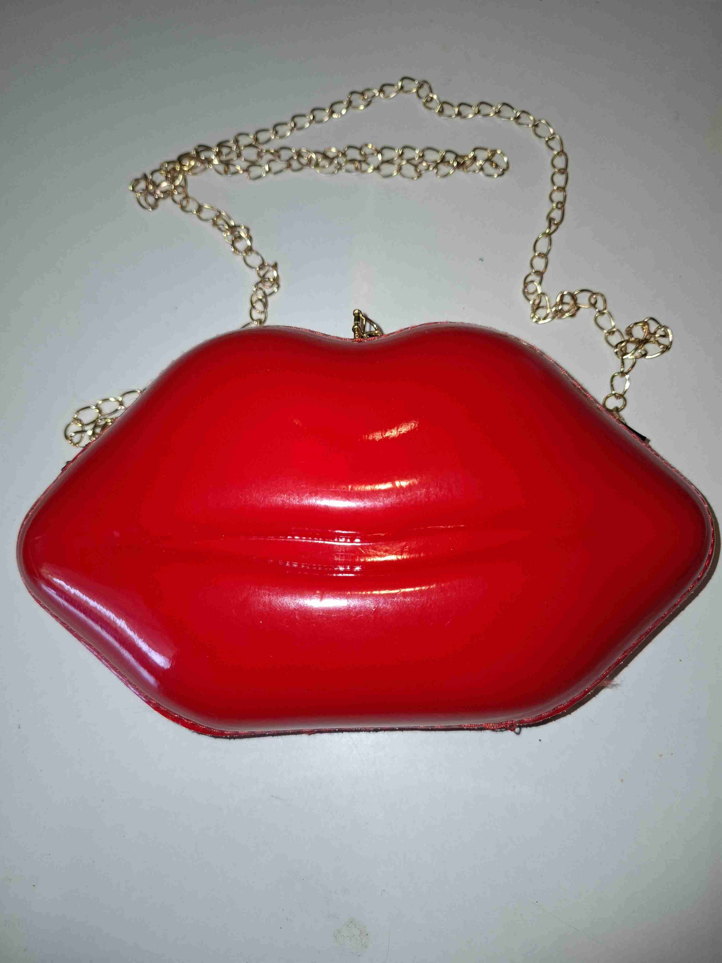 Cartera roja en forma de labios - miniatura 2