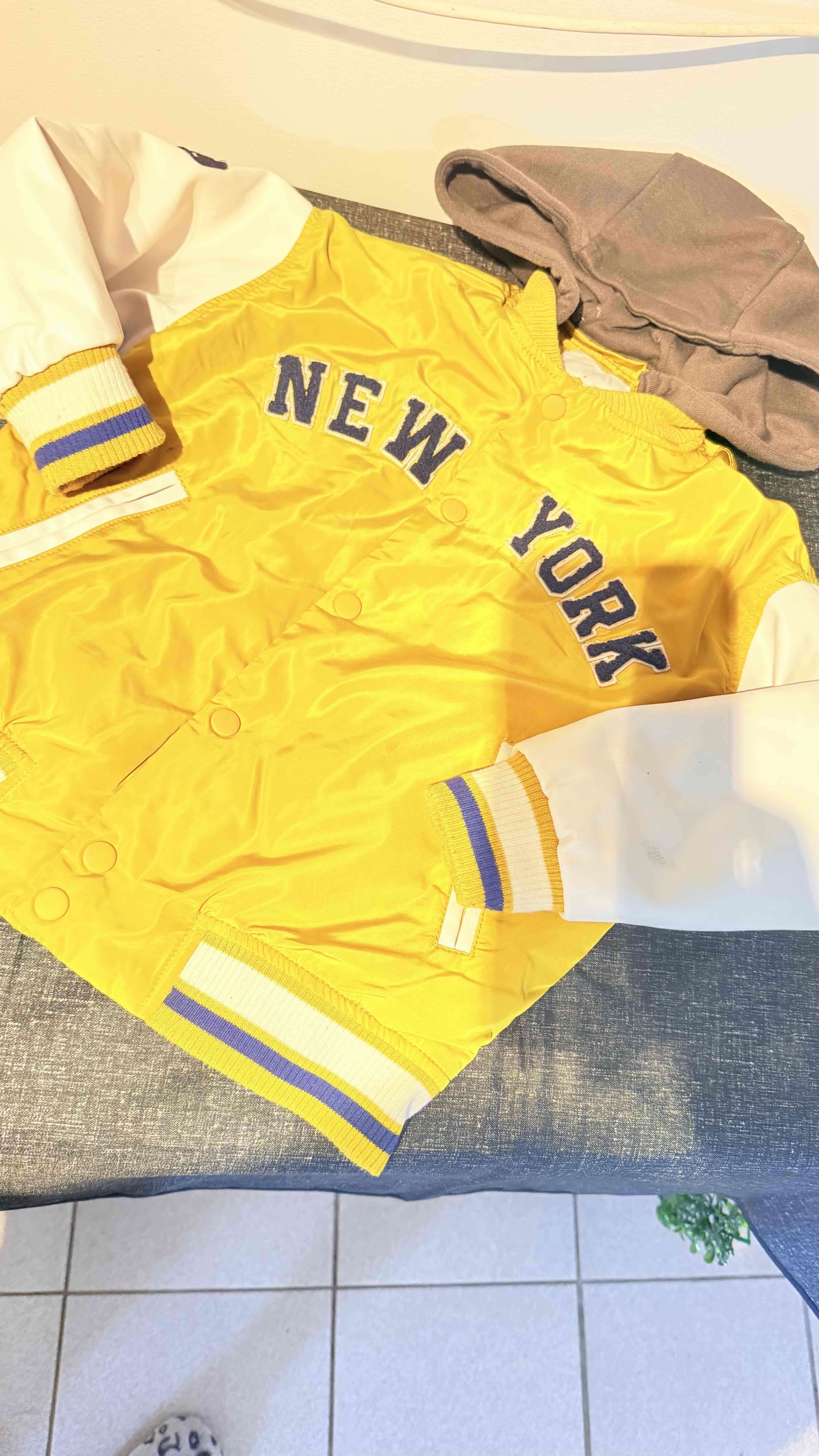 Chaqueta Zara  bicolor New York amarilla