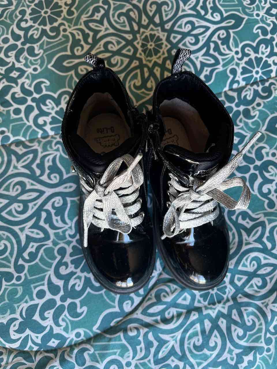 Botas negras con cordones brillantes - miniatura 3